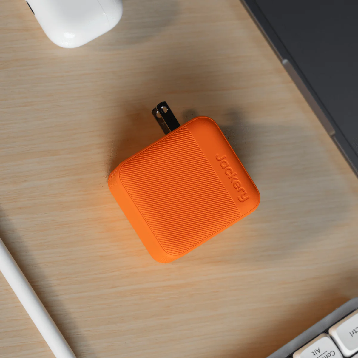 Jackery 102W GaN 3-Port Fast Charger, Dual 100W USB-C & 18W USB-A Ports, Quick Charging with PD3.0, PPS, QC4.0, Compatible with Jackery Explorer 100Plus/240v2/300Plus - Image 6
