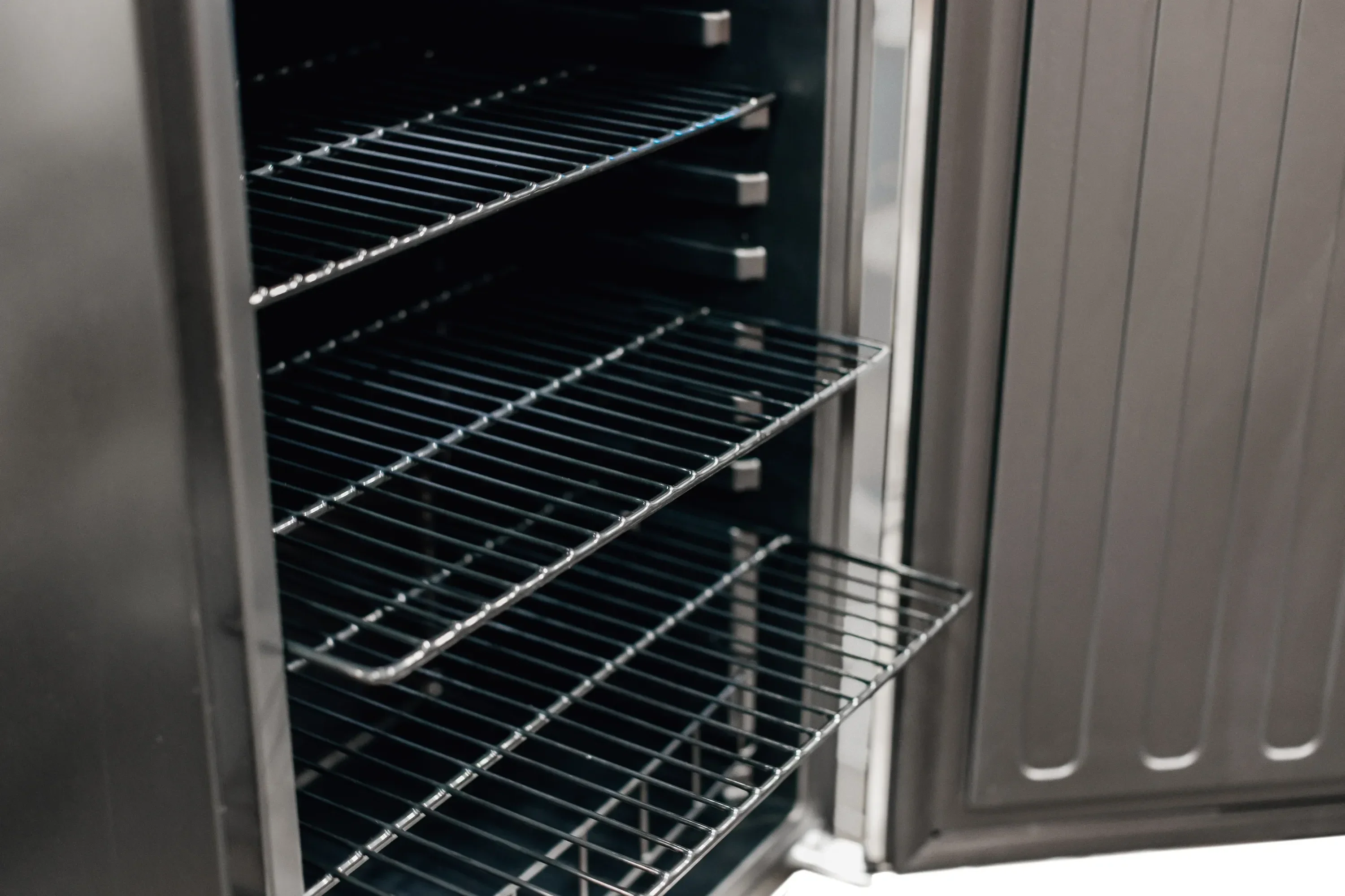 TrueFlame 22-Inch 4.1 Cu. Outdoor Rated Fridge with Reversible Door (AMD-RFR-22S) - Image 5