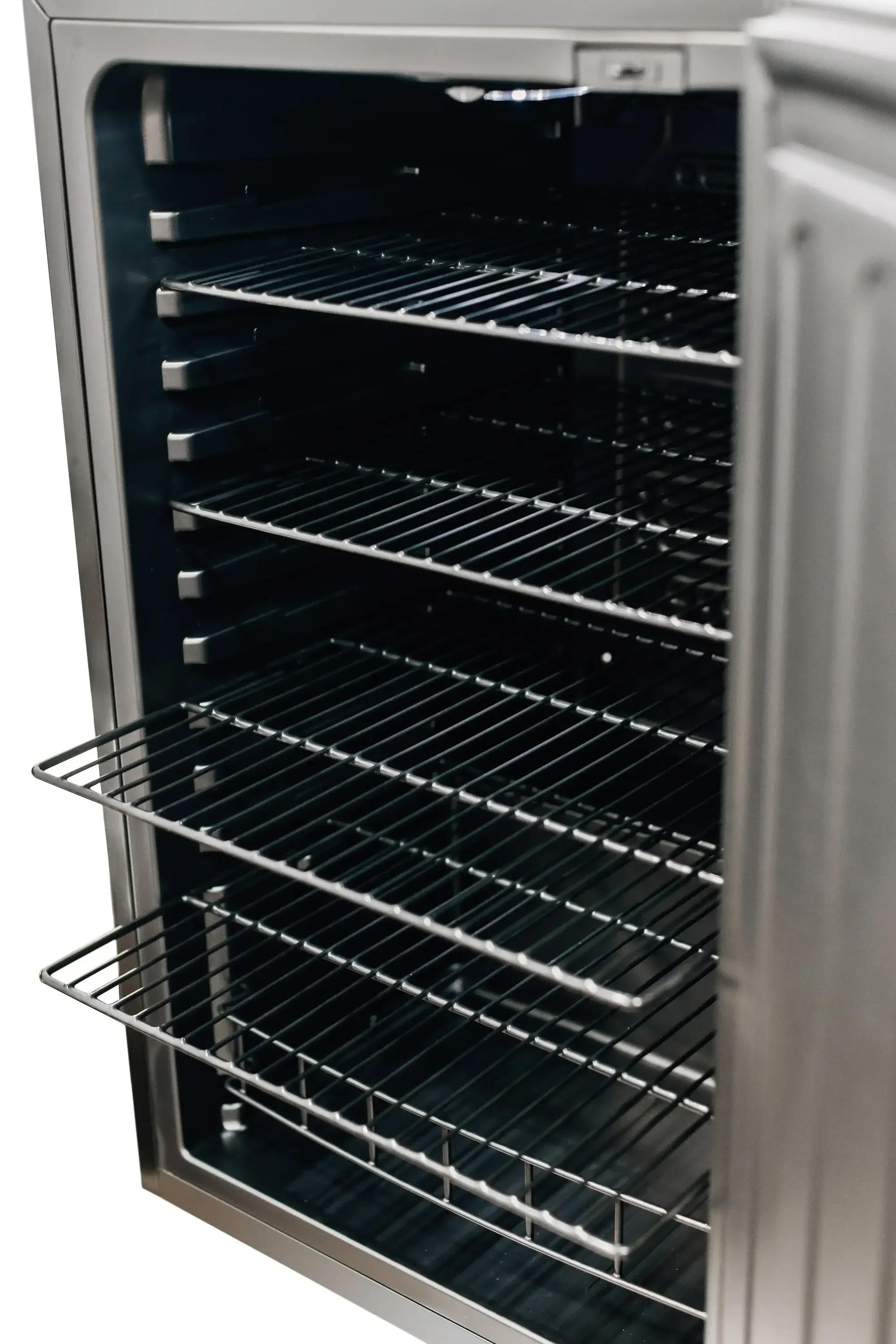 TrueFlame 22-Inch 4.1 Cu. Outdoor Rated Fridge with Reversible Door (AMD-RFR-22S) - Image 7