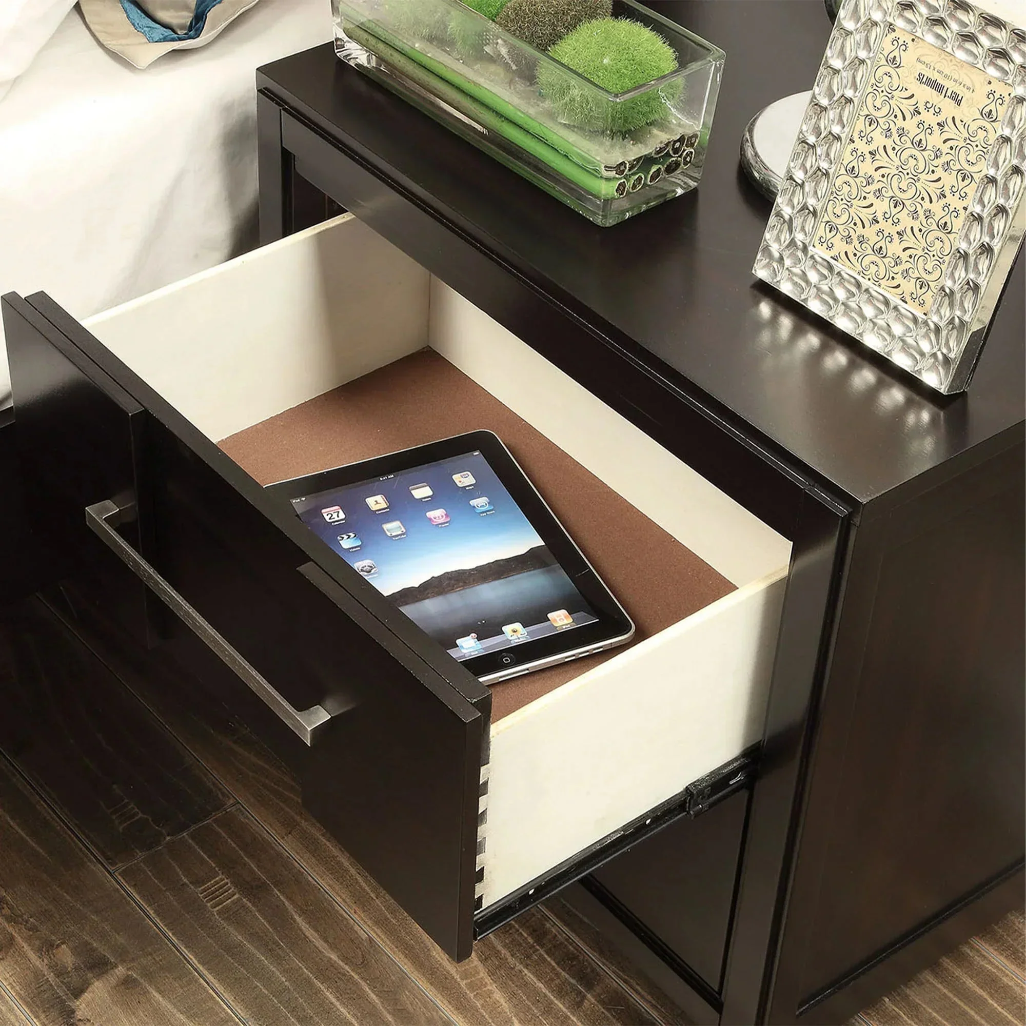 Parrot Uncle Berenice 23-Inch Transitional 2-Drawer Nightstand in Solid Wood - Image 22