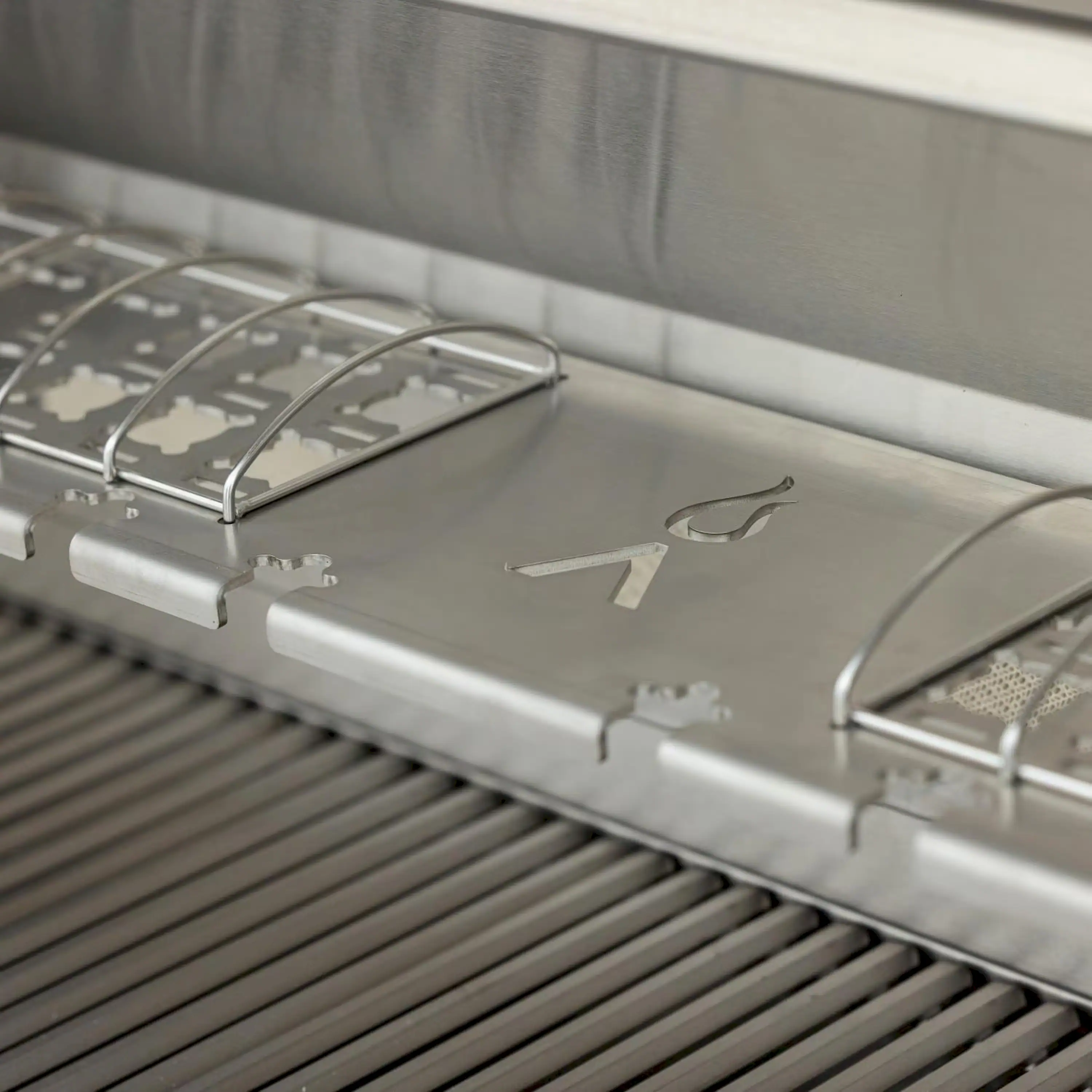 Blaze LTE PRO 32-Inch 4-Burner Propane Gas Freestanding Grill in Stainless Steel - Image 11