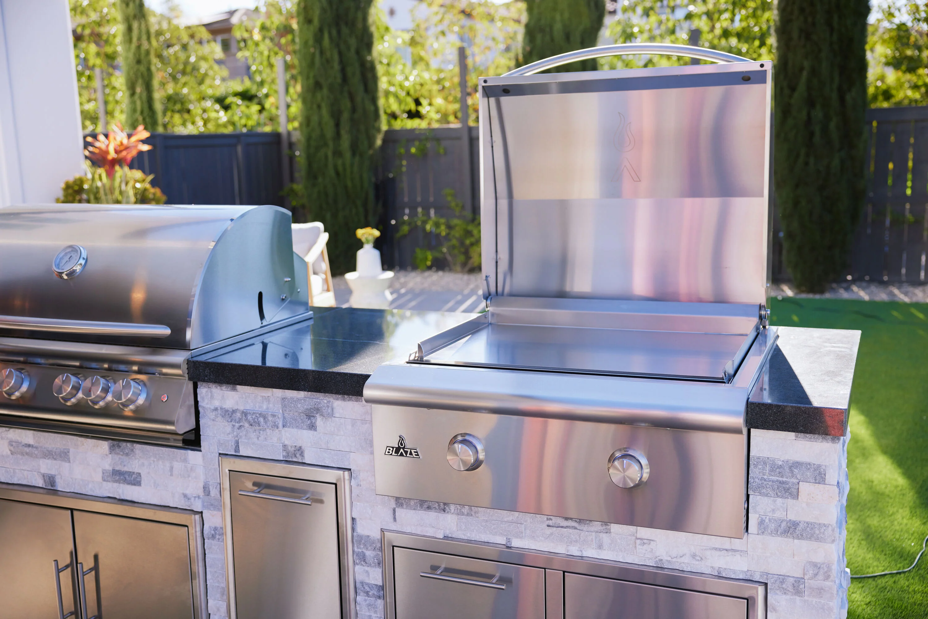 Blaze LTE+ 30-Inch Built-in Propane Gas Griddle with Lift-Assist Hood (BLZ-GRIDDLE-LTE3-LP) - Image 3