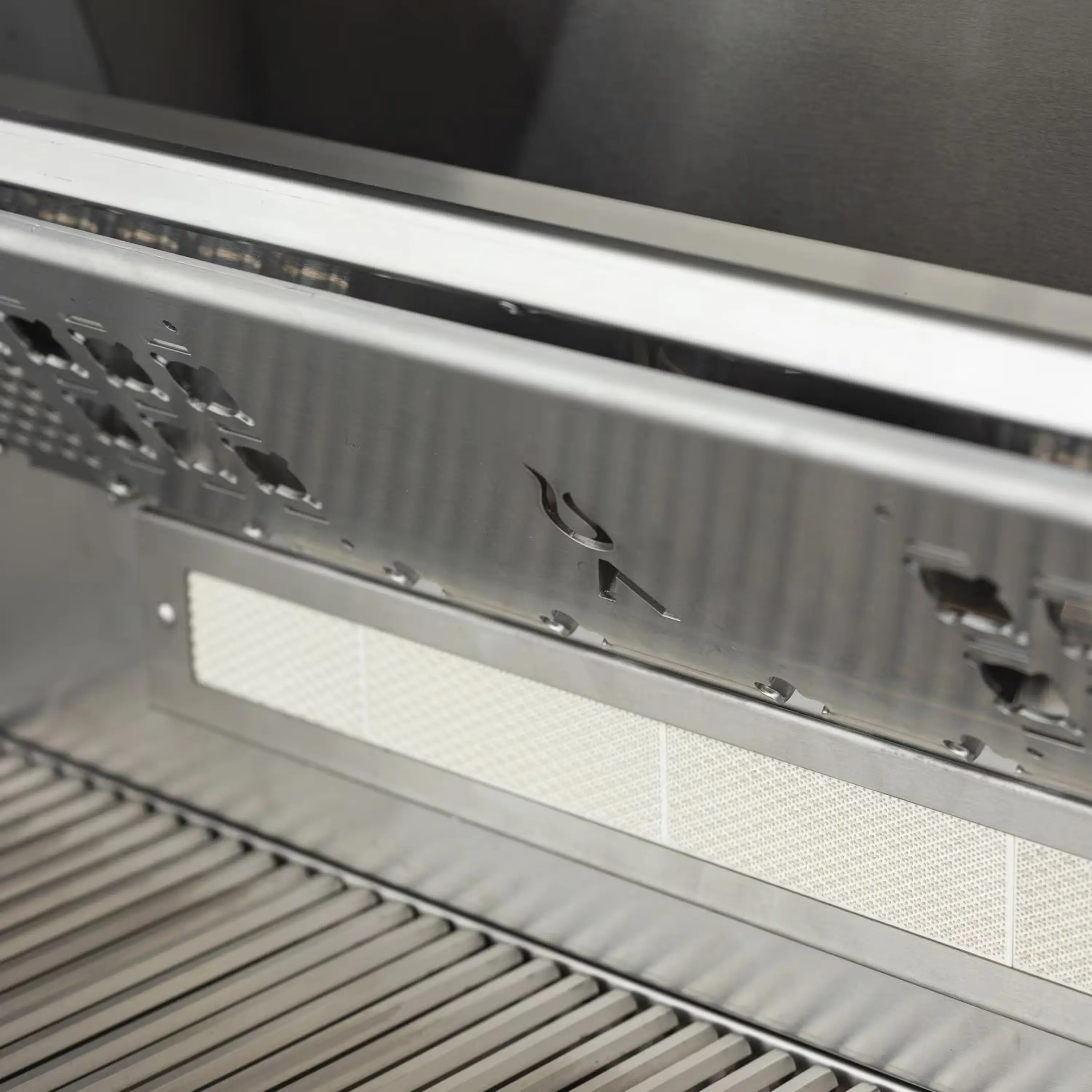 Blaze LTE PRO 32-Inch 4 Burner Built-in Natural Gas Grill with Digital Temperature Screen & Rear Infrared Burner (BLZ-4LTEPRO-NG) - Image 11