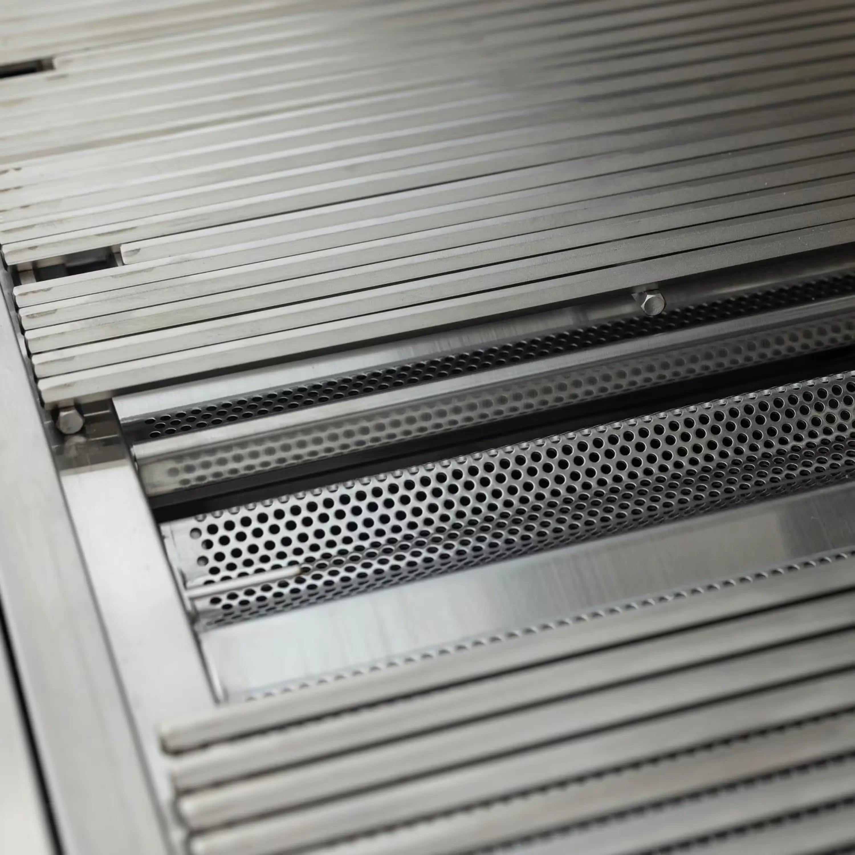 Blaze LTE PRO 40-Inch 5 Burner Built-in Natural Gas Grill with Digital Temperature Screen & Rear Infrared Burner (BLZ-5LTEPRO-NG) - Image 8