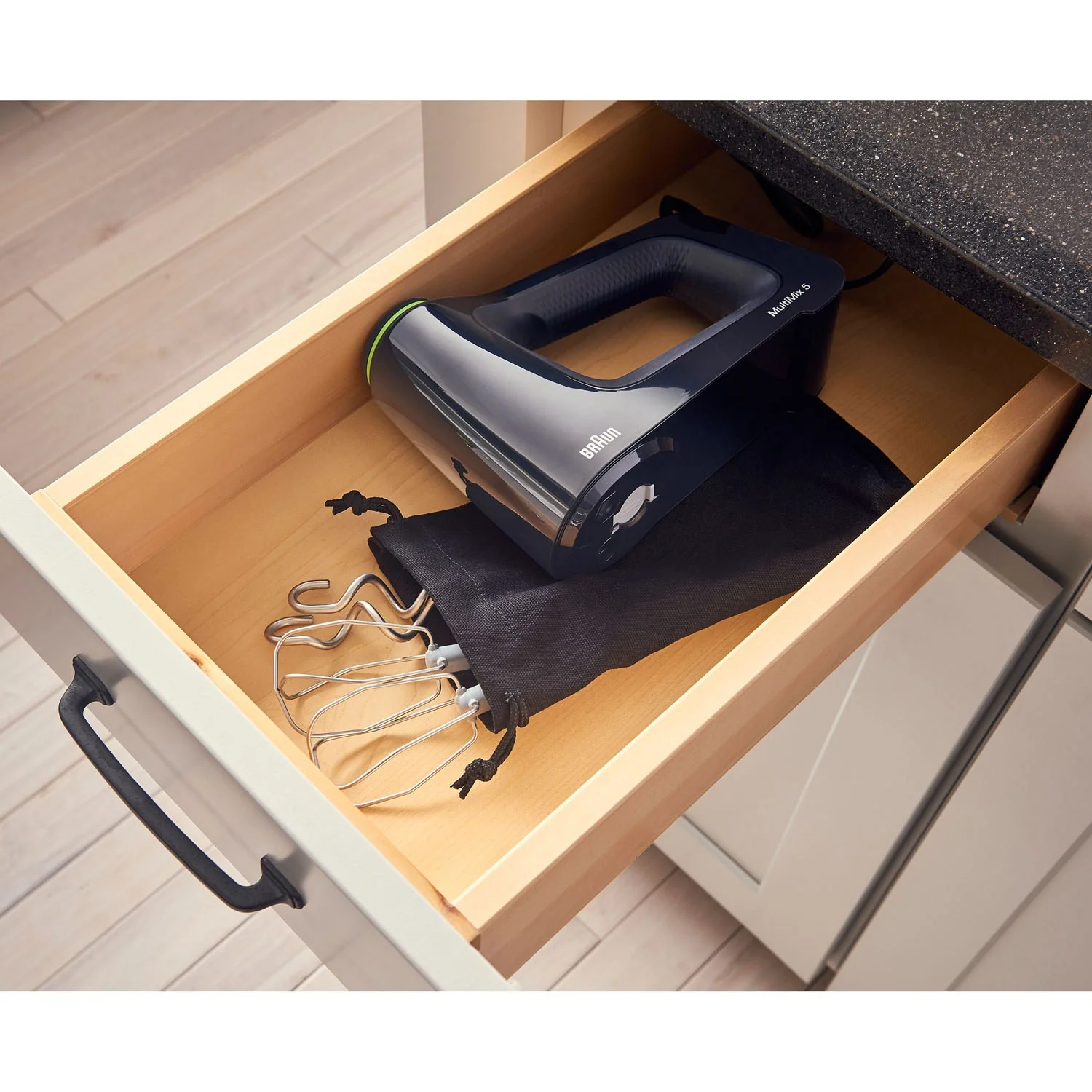 Braun Hand Mixer with Beaters, Dough Hooks and Accessory Bag in Black (HM5100) - Image 7