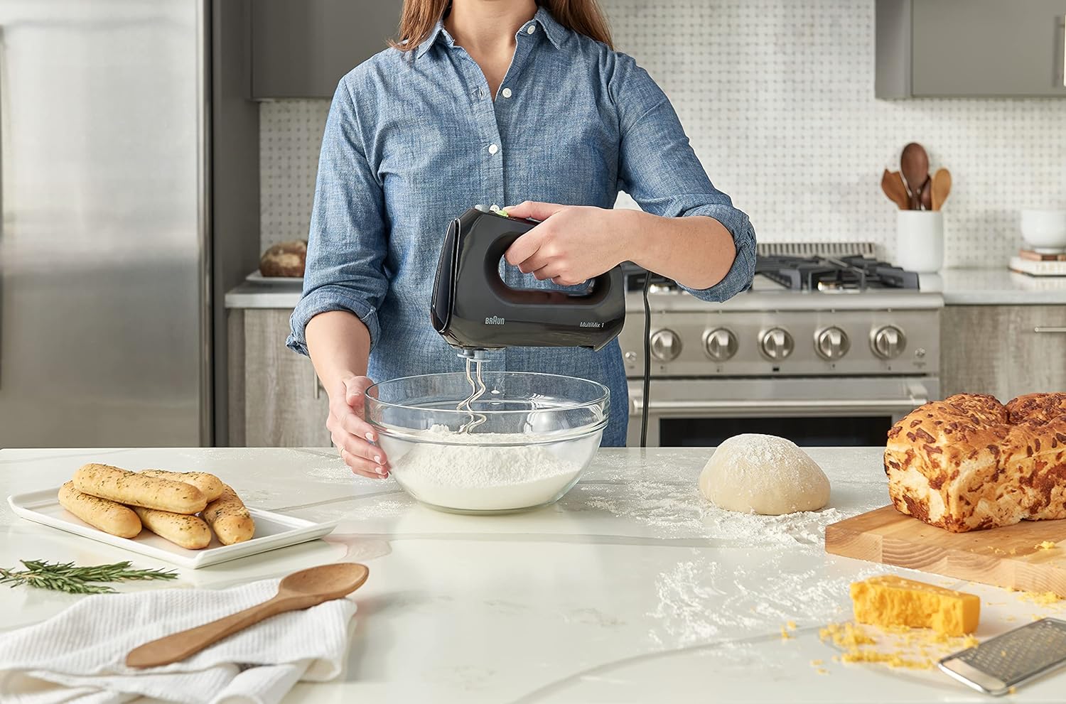 Braun Multimix 1 Hand Mixer w/Beaters, Dough Hooks and Accessory Bag in Black (HM1010BK) - Image 4