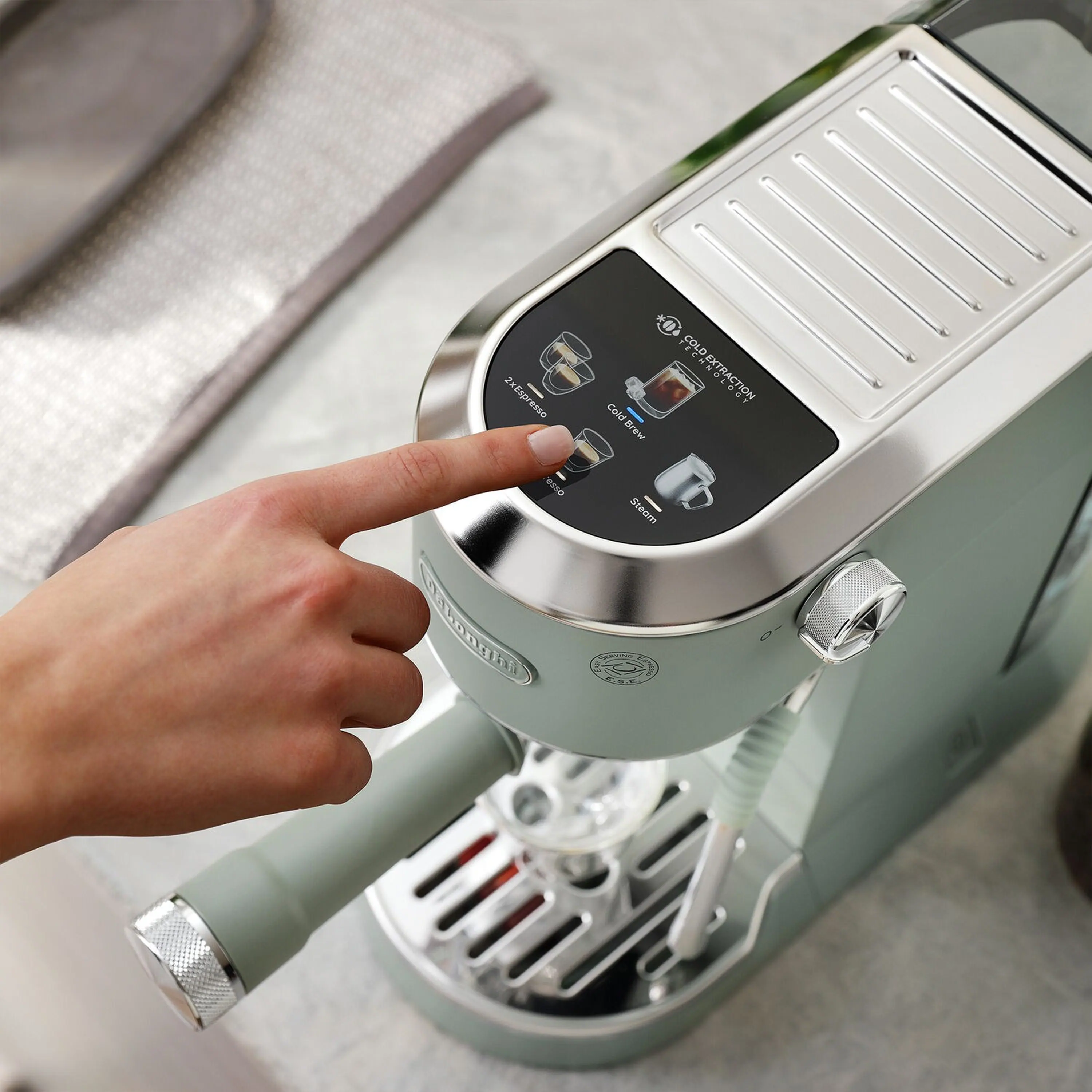 De'Longhi Dedica Duo Pump Espresso Machine with Cold Brew, Frothing Wand in Green (EC890GR) - Image 5