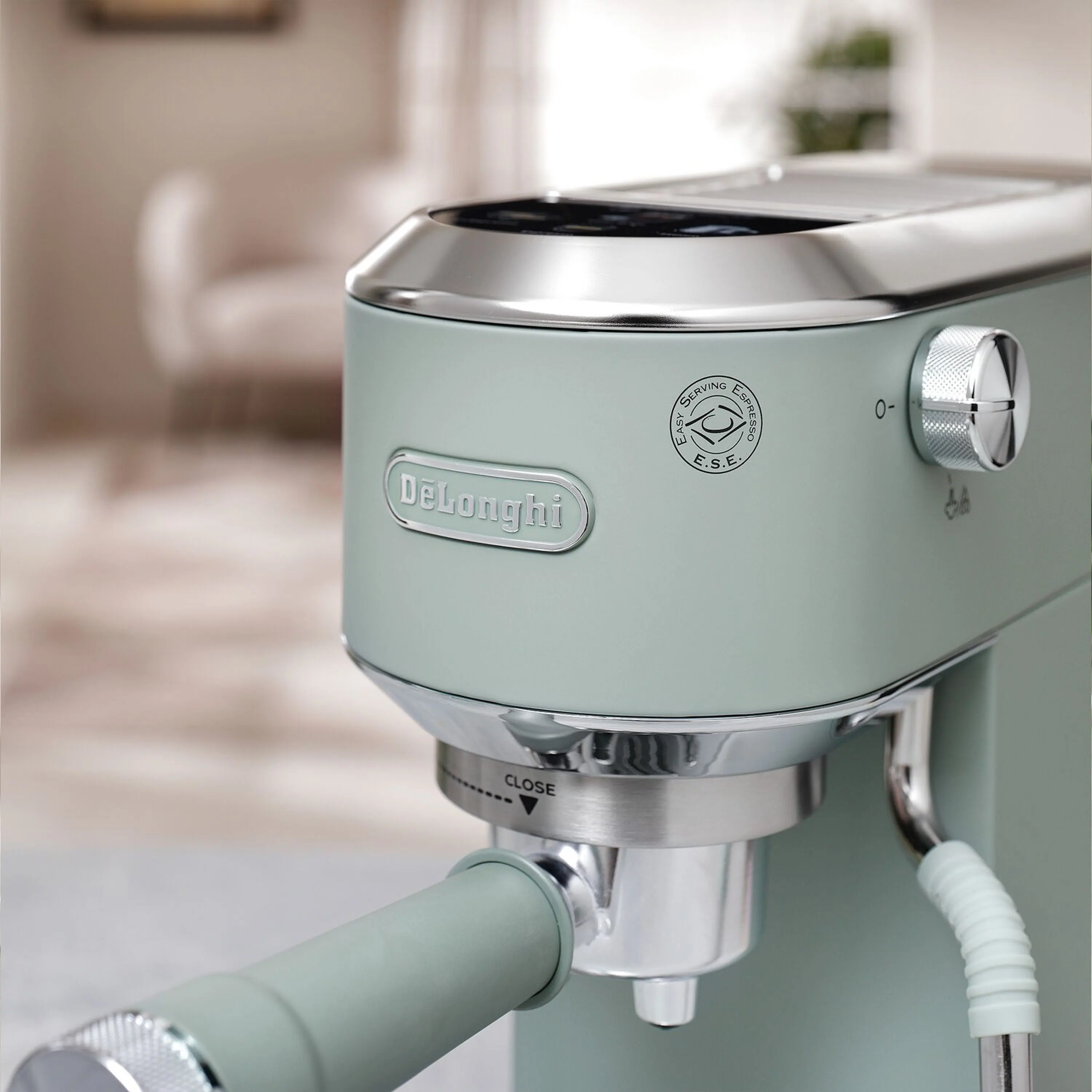 De'Longhi Dedica Duo Pump Espresso Machine with Cold Brew, Frothing Wand in Green (EC890GR) - Image 9