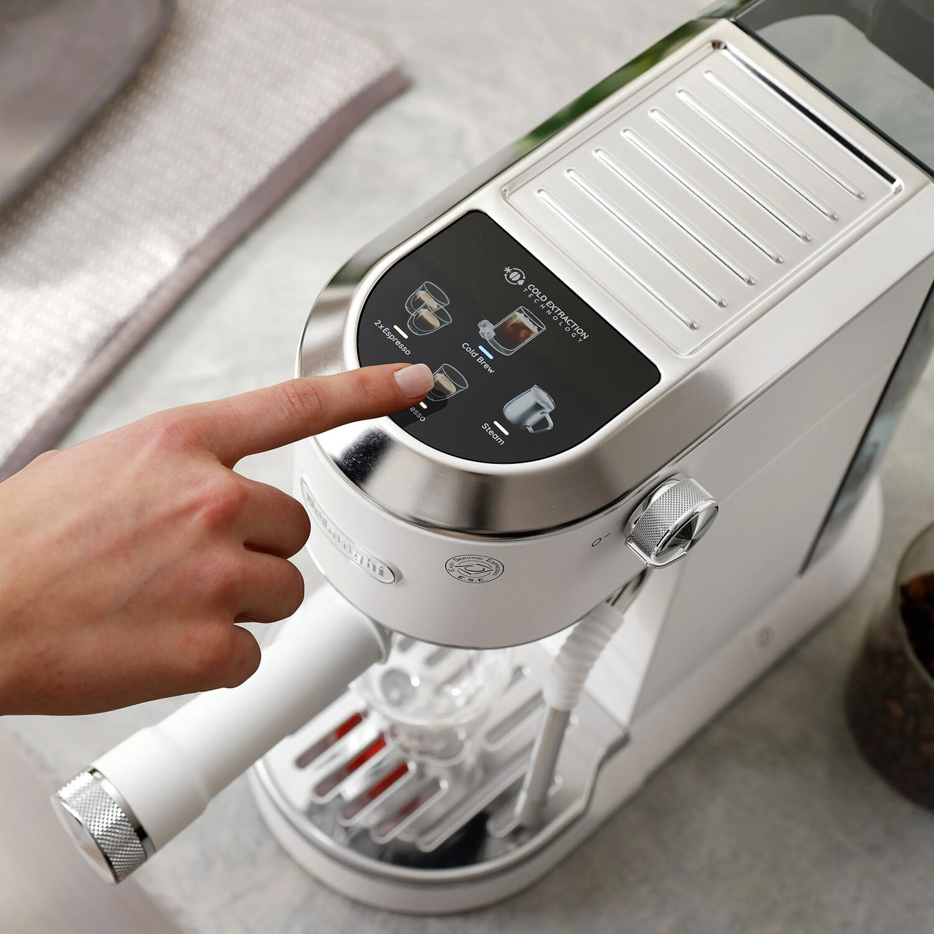 De'Longhi Dedica Duo Pump Espresso Machine with Cold Brew, Frothing Wand in Vanilla (EC890WI) - Image 7