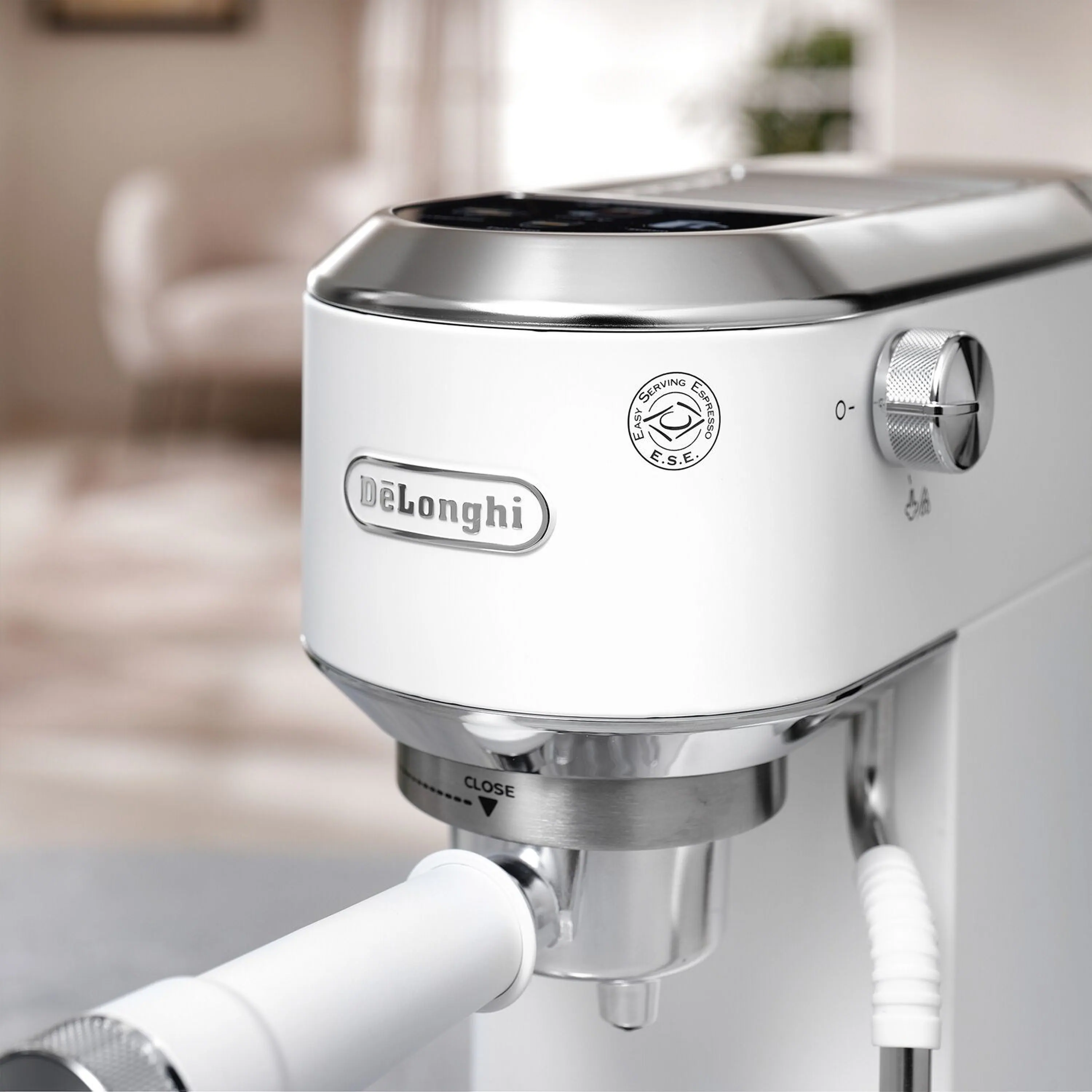 De'Longhi Dedica Duo Pump Espresso Machine with Cold Brew, Frothing Wand in Vanilla (EC890WI) - Image 9