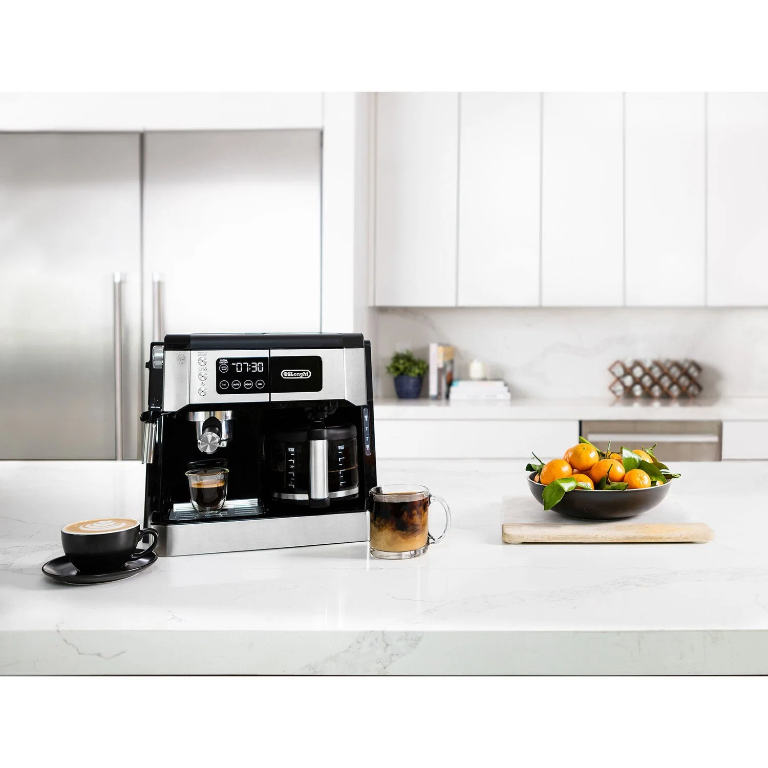 De'Longhi Digital Combination Espresso & Drip Coffee Machine with Manual Steam Wand (COM530M) - Image 3