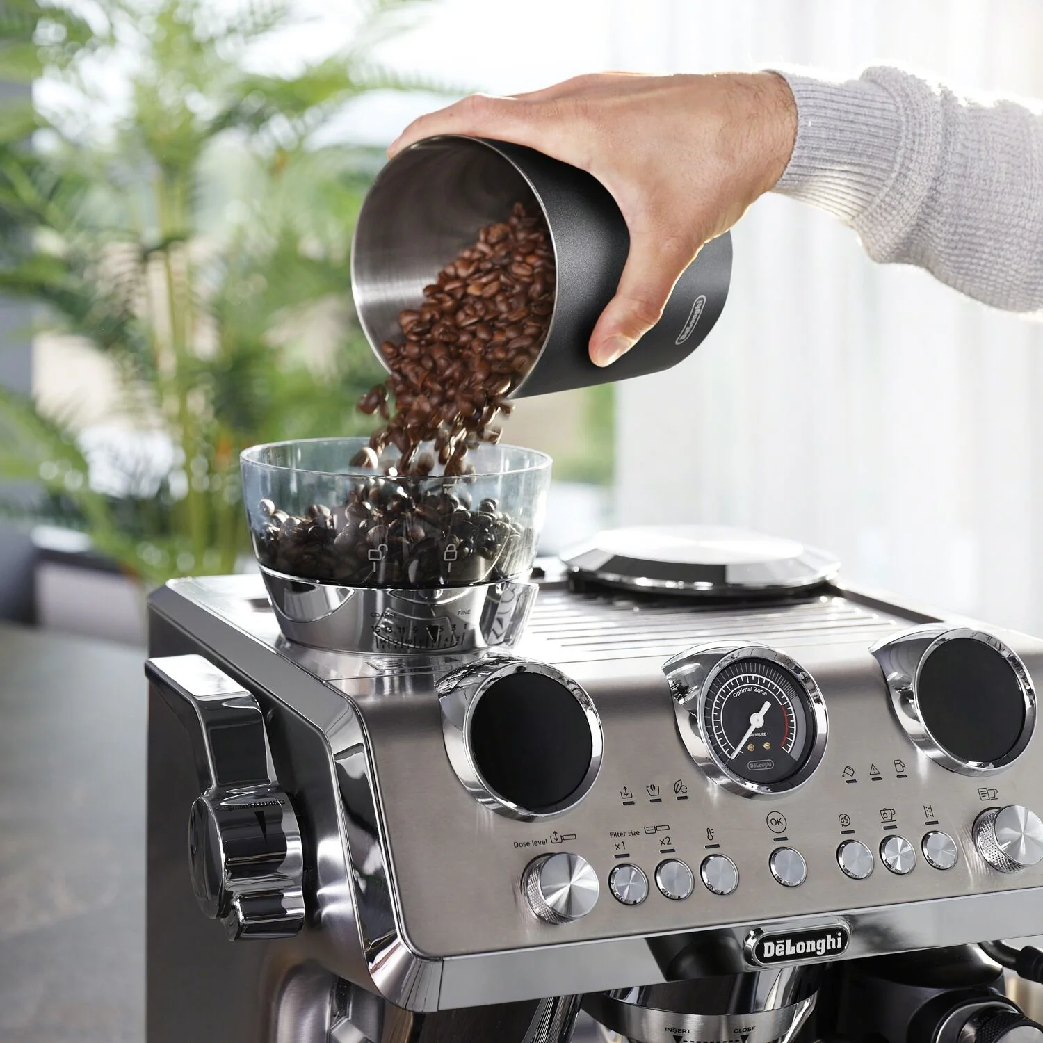 De'Longhi La Specialista Maestro Espresso Machine with LatteCrema in Stainless Steel (EC9885M) - Image 3