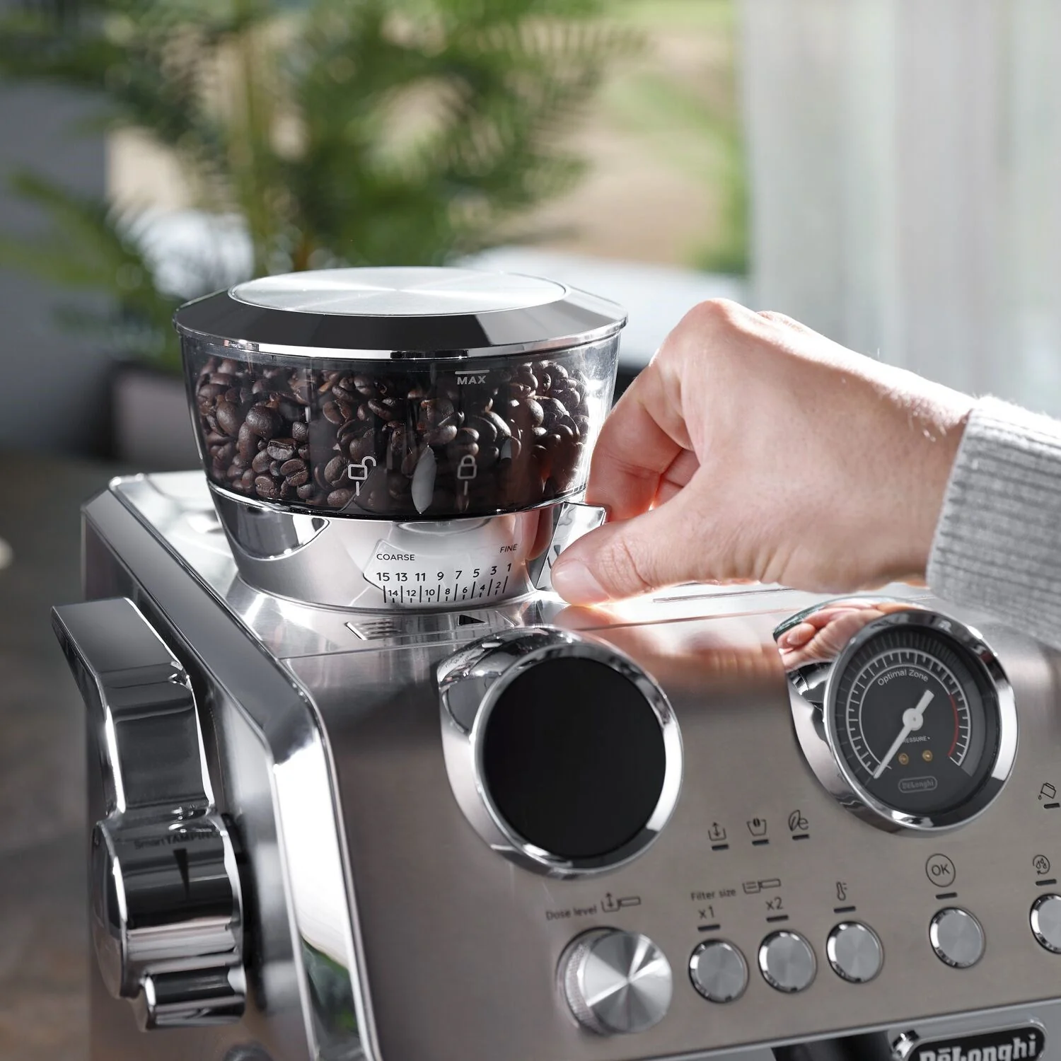 De'Longhi La Specialista Maestro Espresso Machine with LatteCrema in Stainless Steel (EC9885M) - Image 4