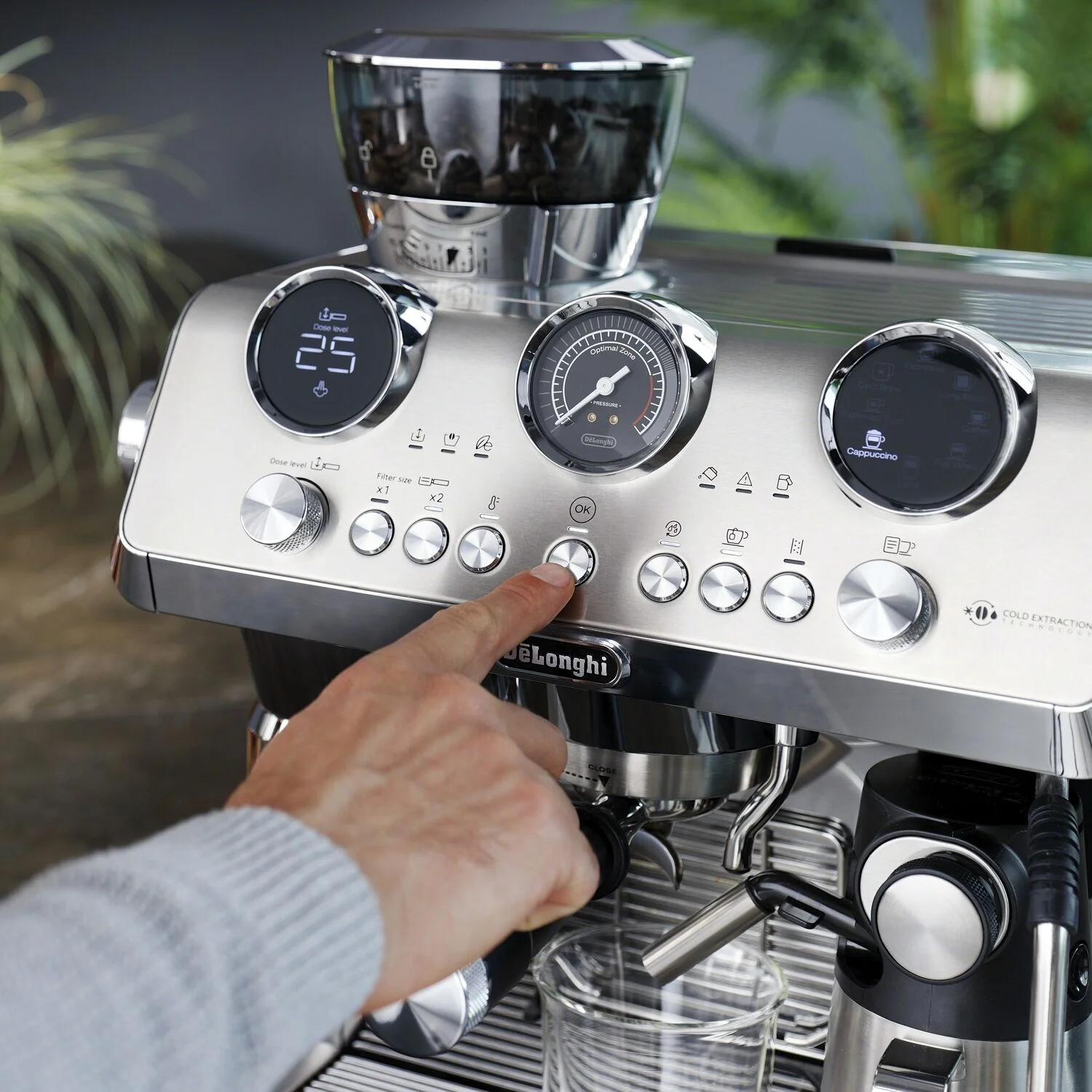 De'Longhi La Specialista Maestro Espresso Machine with LatteCrema in Stainless Steel (EC9885M) - Image 5