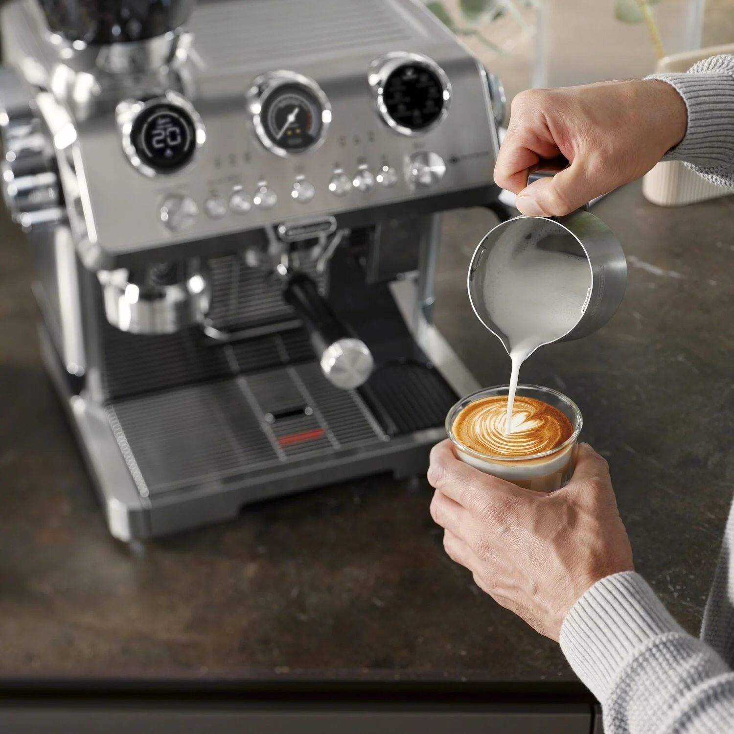 De'Longhi La Specialista Maestro Espresso Machine with LatteCrema in Stainless Steel (EC9885M) - Image 8