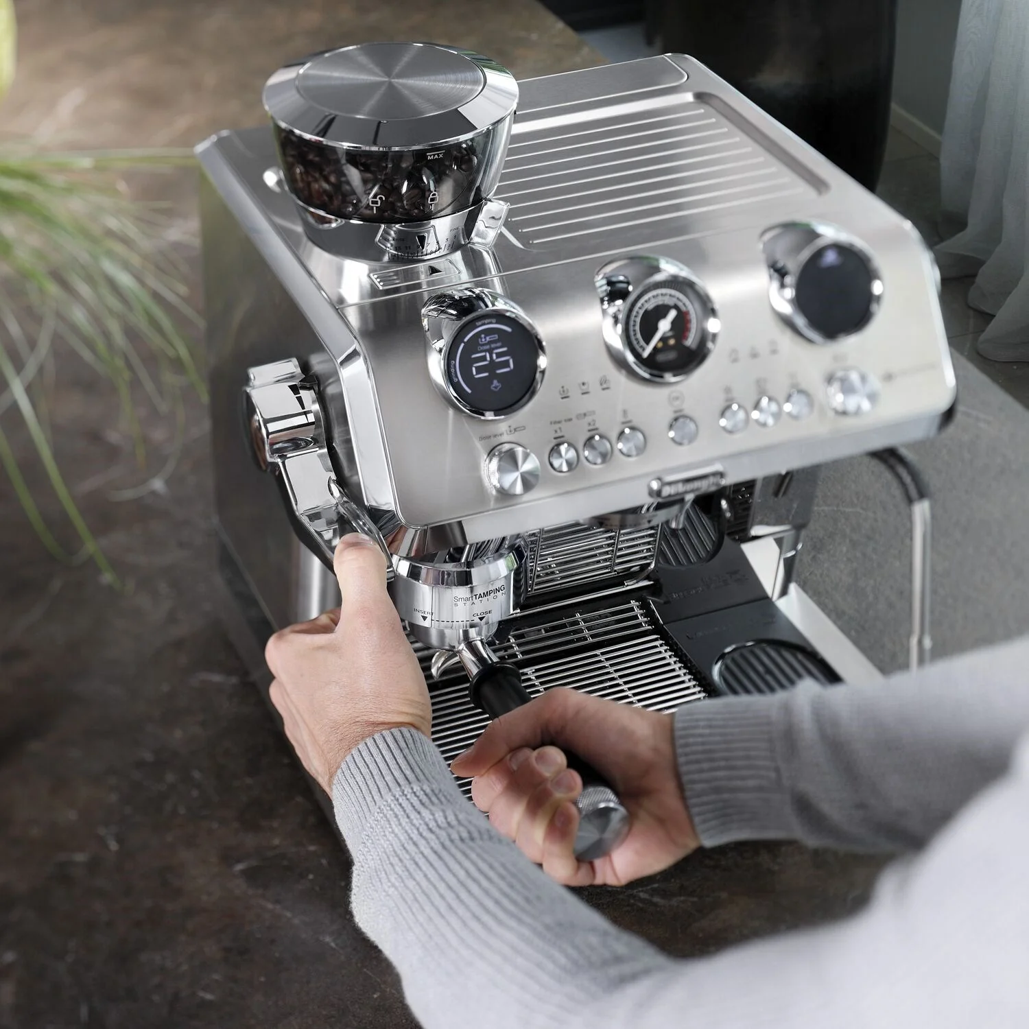 De'Longhi La Specialista Maestro Espresso Machine with LatteCrema in Stainless Steel (EC9885M) - Image 9