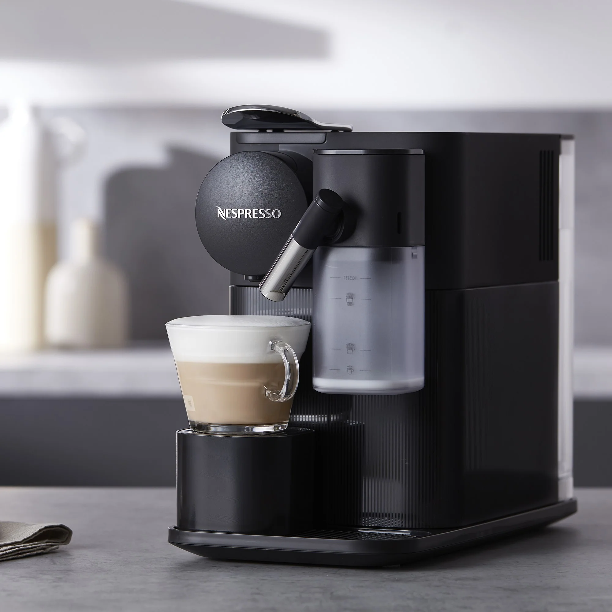 De'Longhi Nespresso Lattissima One Single Serve Espresso Coffee Machine in Black (EN510B) - Image 3
