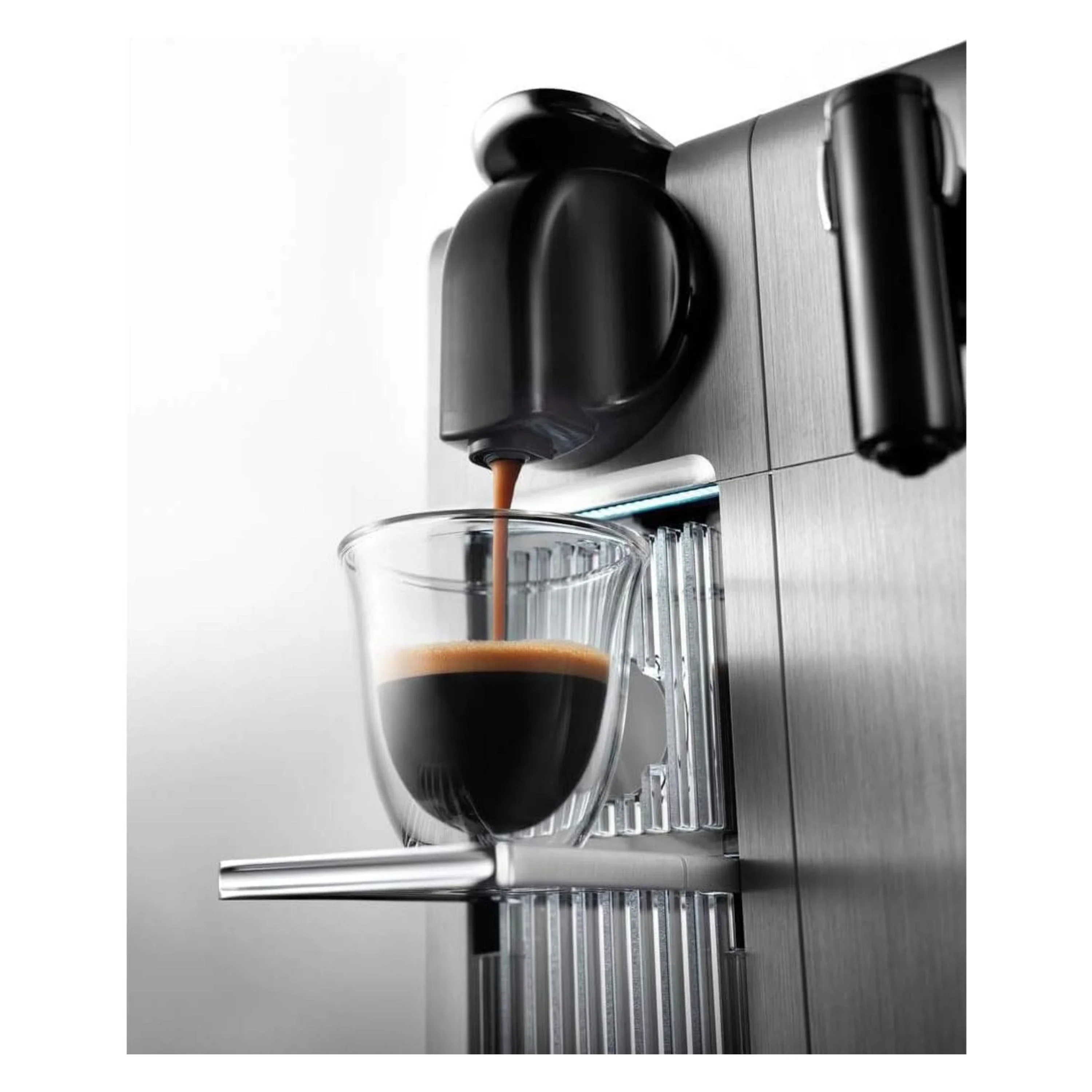 De'Longhi Nespresso Lattissima Pro Capsule Espresso/Cappuccino Machine in Brushed Aluminum and Black (EN750MB) - Image 6