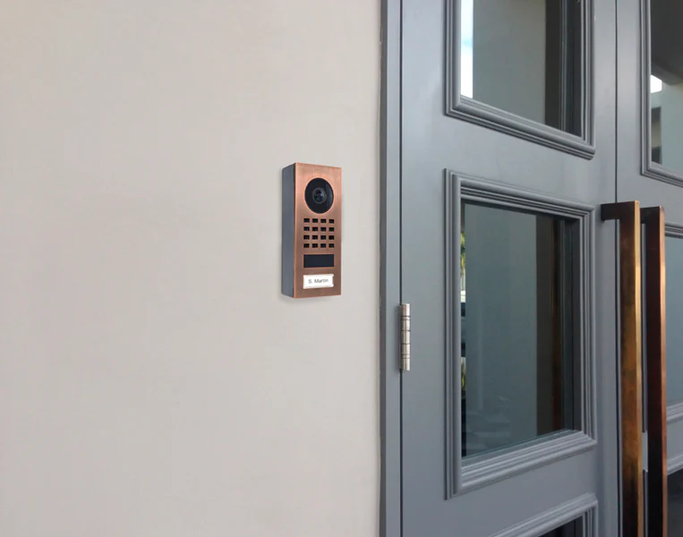 DoorBird D1101V Surface-Mount IP Video Intercom, 1 Call Button in Bronze - Image 3