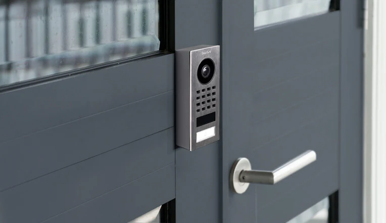 DoorBird D1101V Surface-Mount IP Video Intercom in White Aluminium, RAL 9006 - Image 3