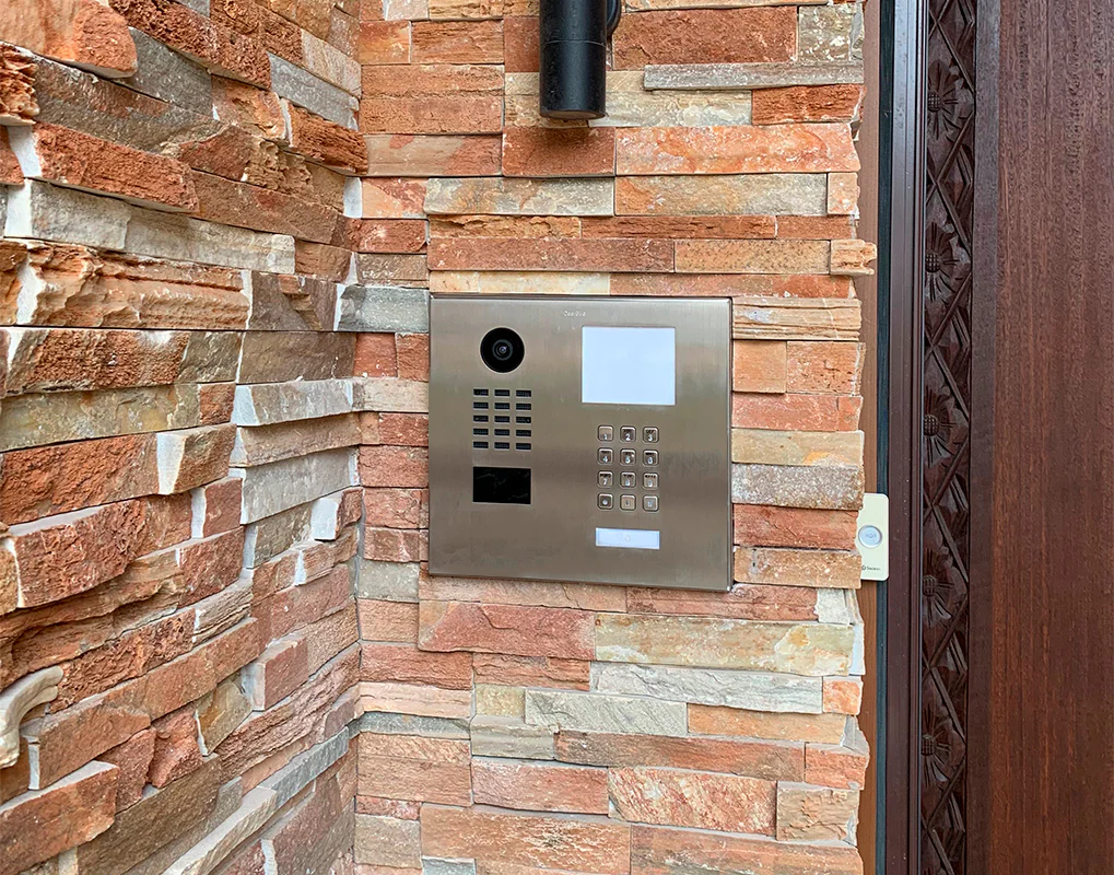 DoorBird D2101IKH IP Video Door Station in Real Burnished Brass - Image 2