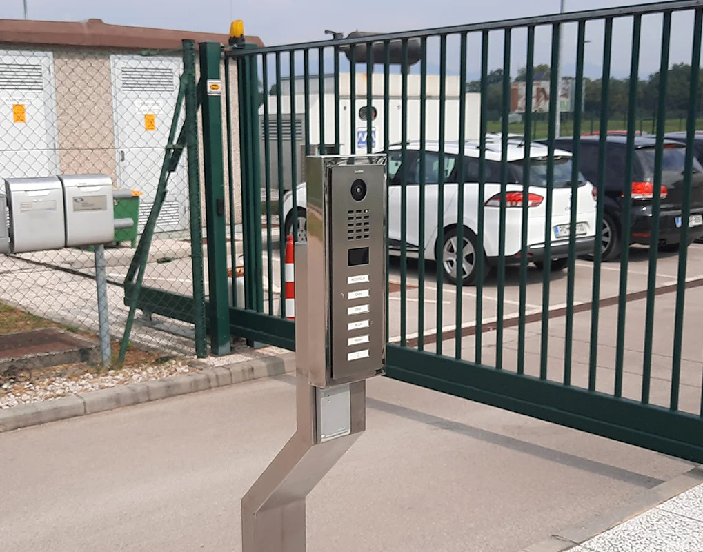 DoorBird D2106V IP Video Door Station, 6 Call Buttons in Real Burnished Brass - Image 2