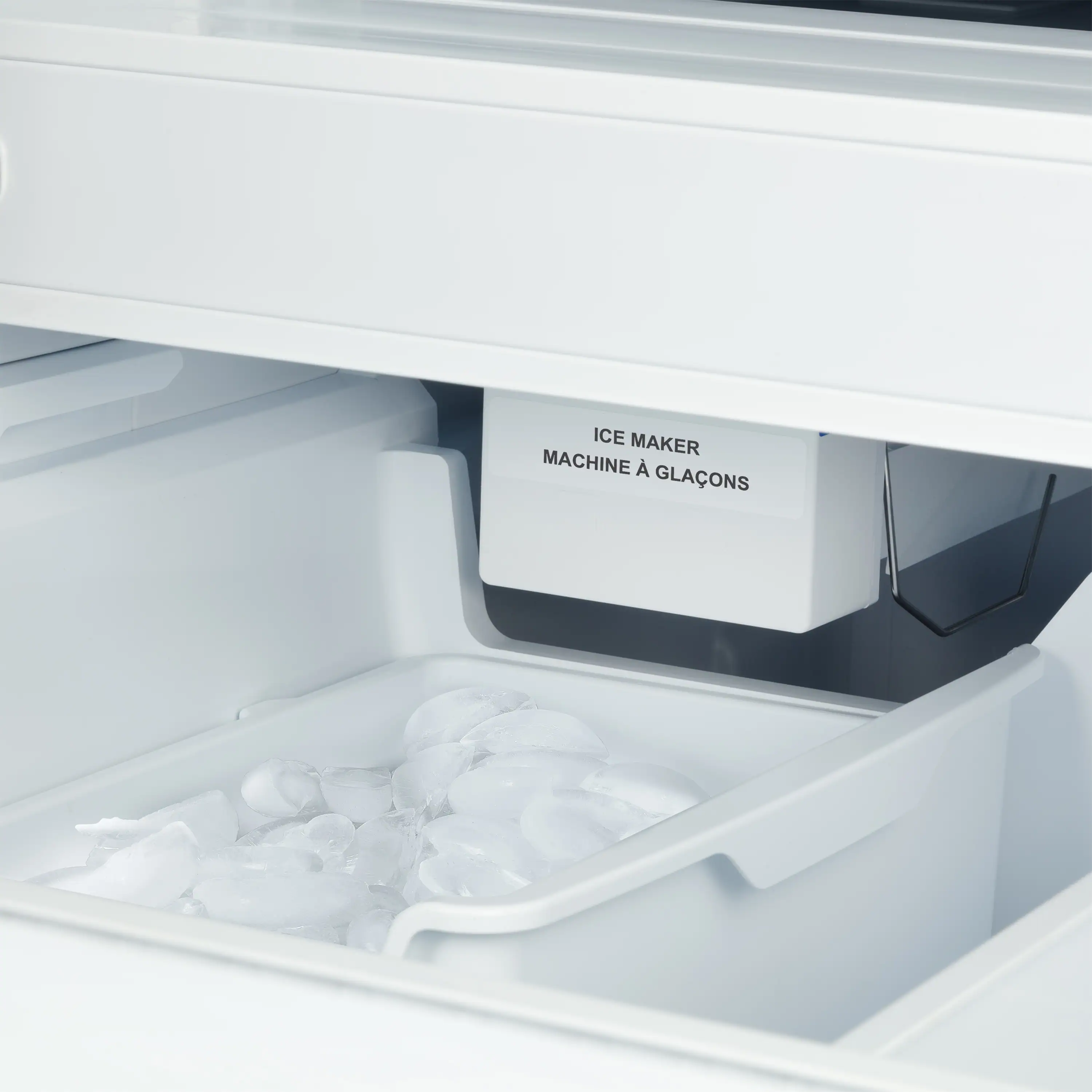 Forno Rivello 36-Inch French Door 27.4 Cu. Ft. Refrigerator with Internal Water Dispenser in White with Stainless Steel Handles (FFFFD1783-36WHT) - Image 9