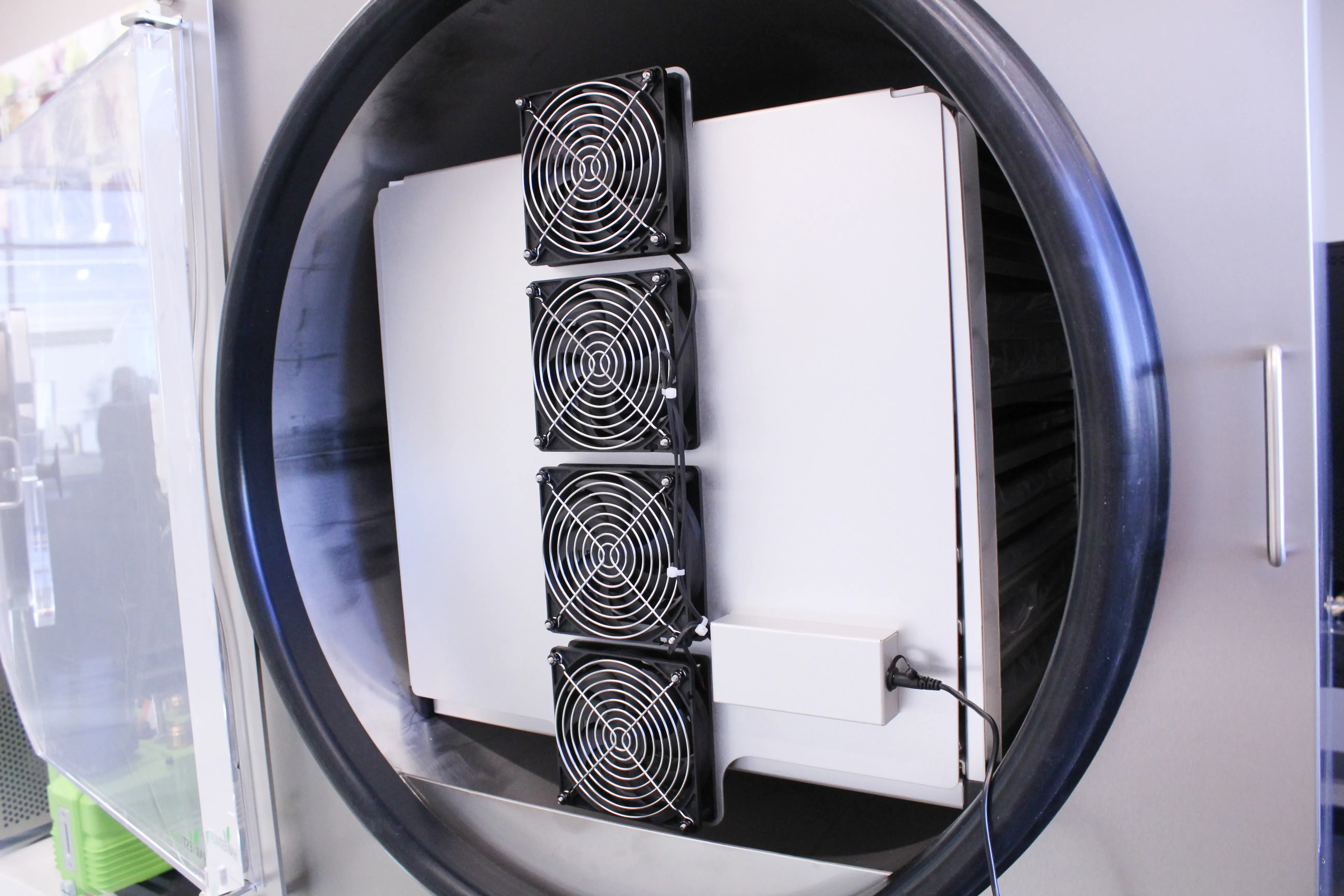 Harvest Right Commercial Freeze Dryer with Premier Industrial Pump in Stainless Steel (HRC100) - Image 9