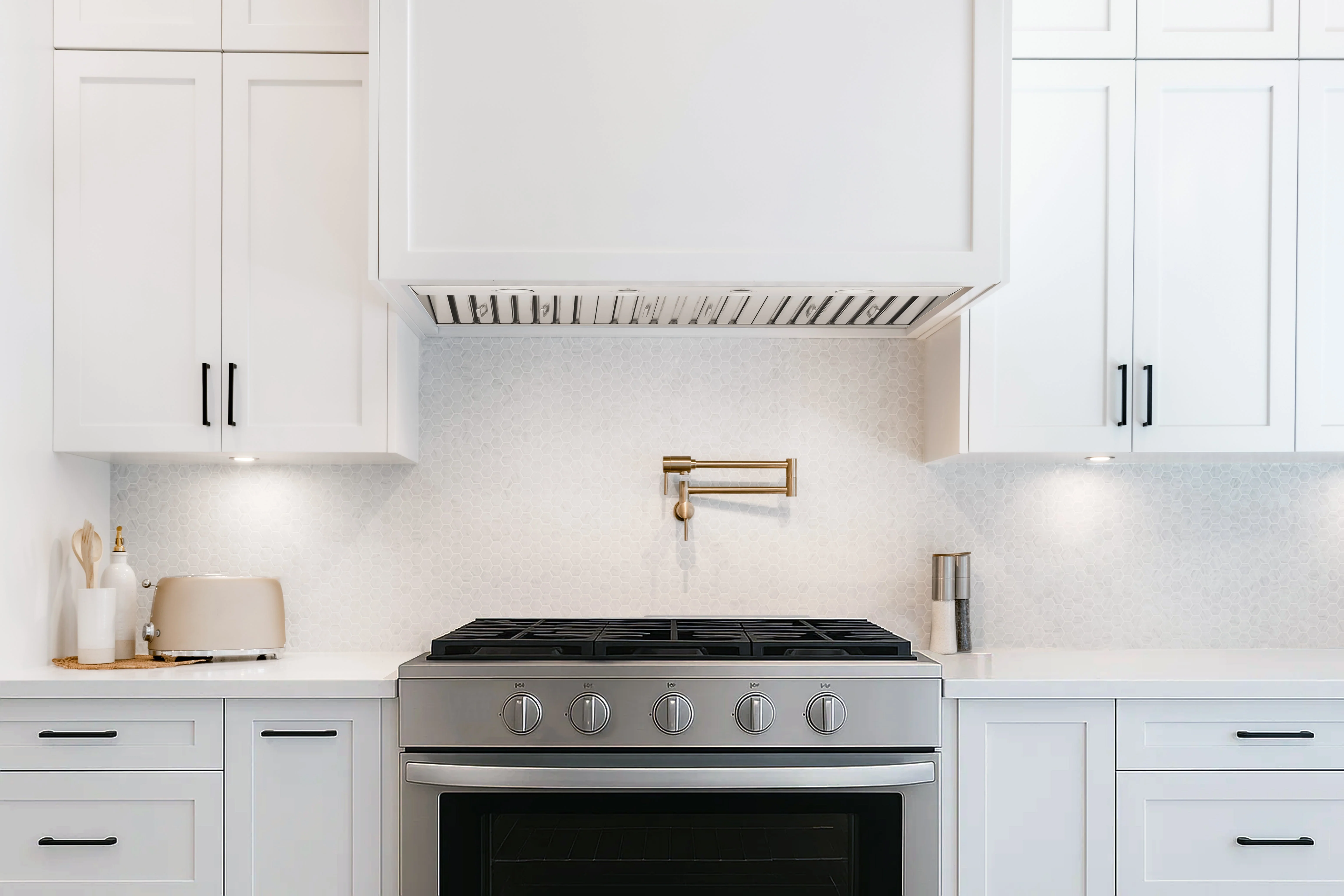 Hauslane Convertible Insert Built-in Range Hood in Stainless Steel, 17.87-Inch Deep (IN-R230) - Image 3