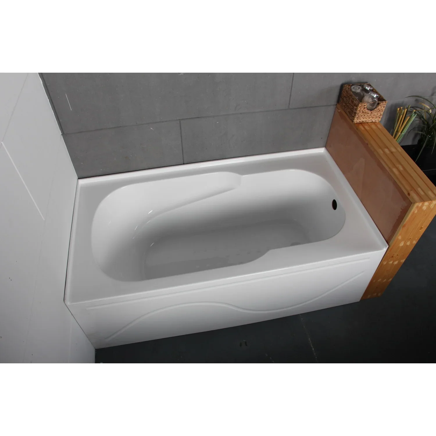Kingston Brass Aqua Eden 60" Acrylic Rectangular 3-Wall Alcove Tub with Anti Skid and Right Hand Drain Hole, Glossy White (VTAP603216R) - Image 9
