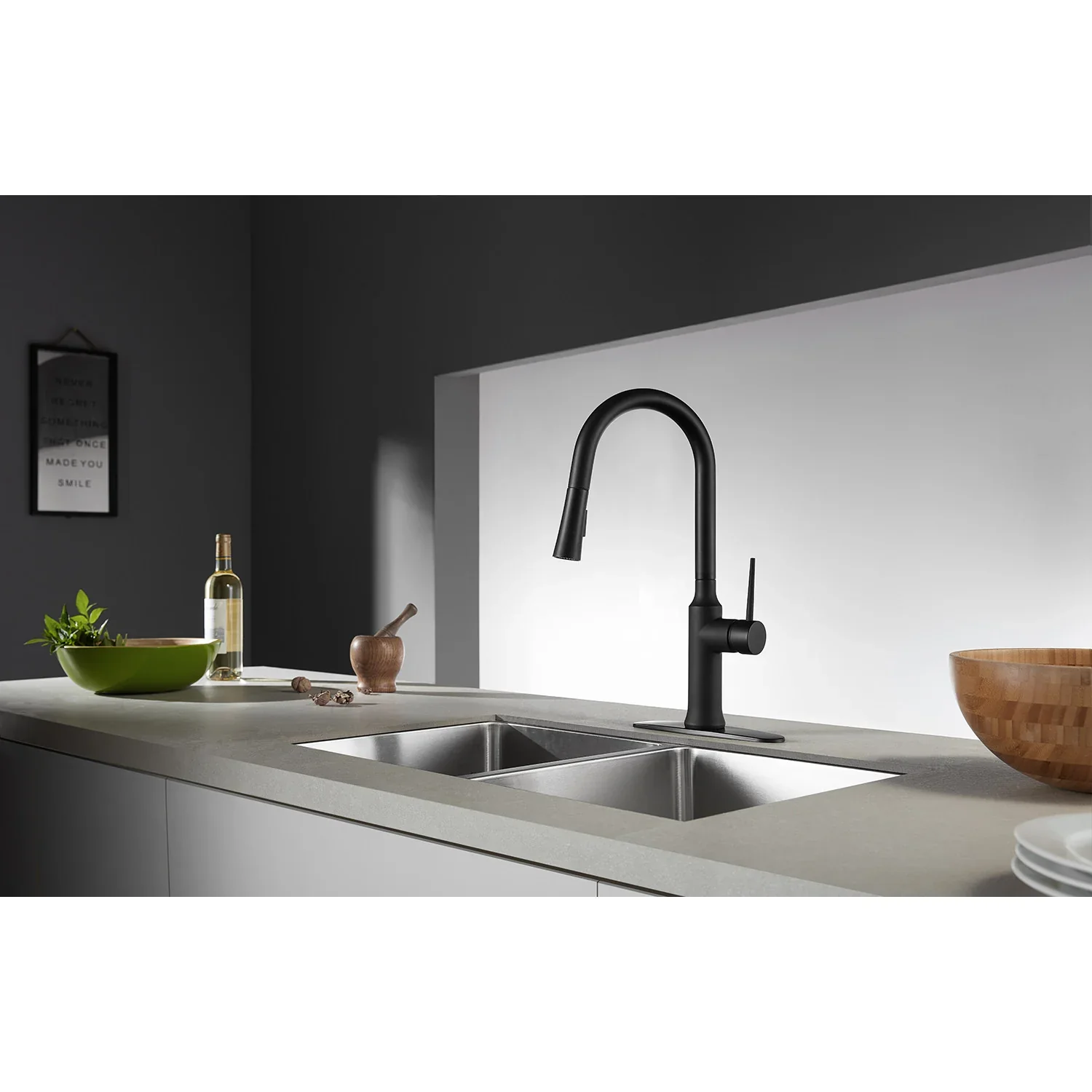 Kingston Brass Gourmetier New York Single-Handle Pull-Down Kitchen Faucet, Matte Black (LS2720NYL) - Image 2