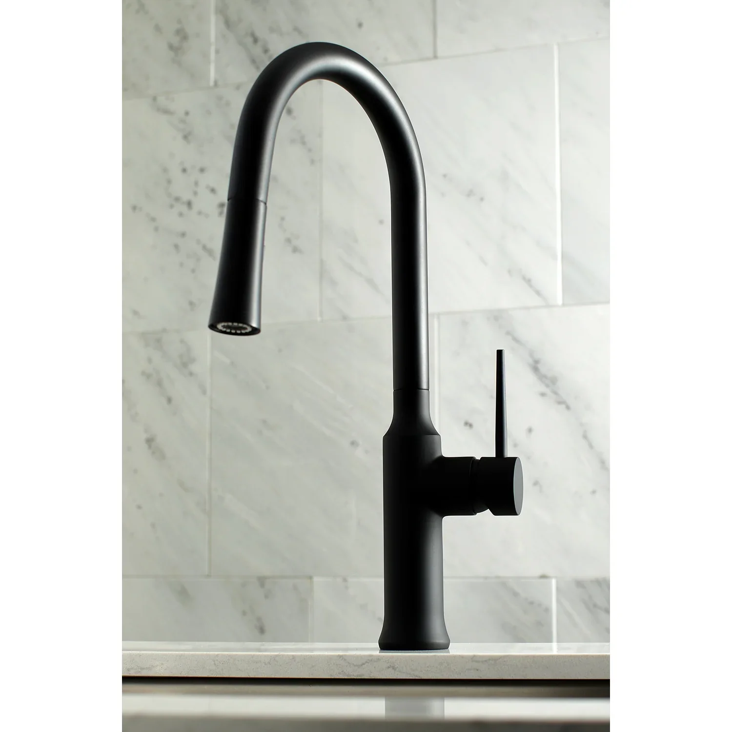 Kingston Brass Gourmetier New York Single-Handle Pull-Down Kitchen Faucet, Matte Black (LS2720NYL) - Image 3