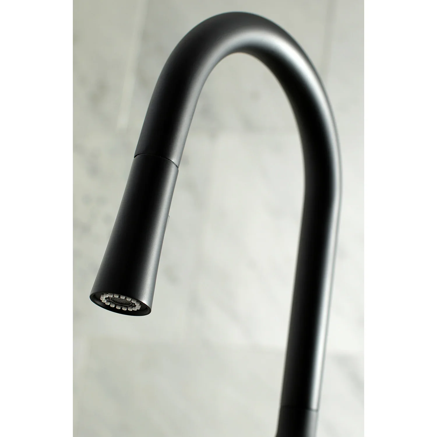 Kingston Brass Gourmetier New York Single-Handle Pull-Down Kitchen Faucet, Matte Black (LS2720NYL) - Image 4