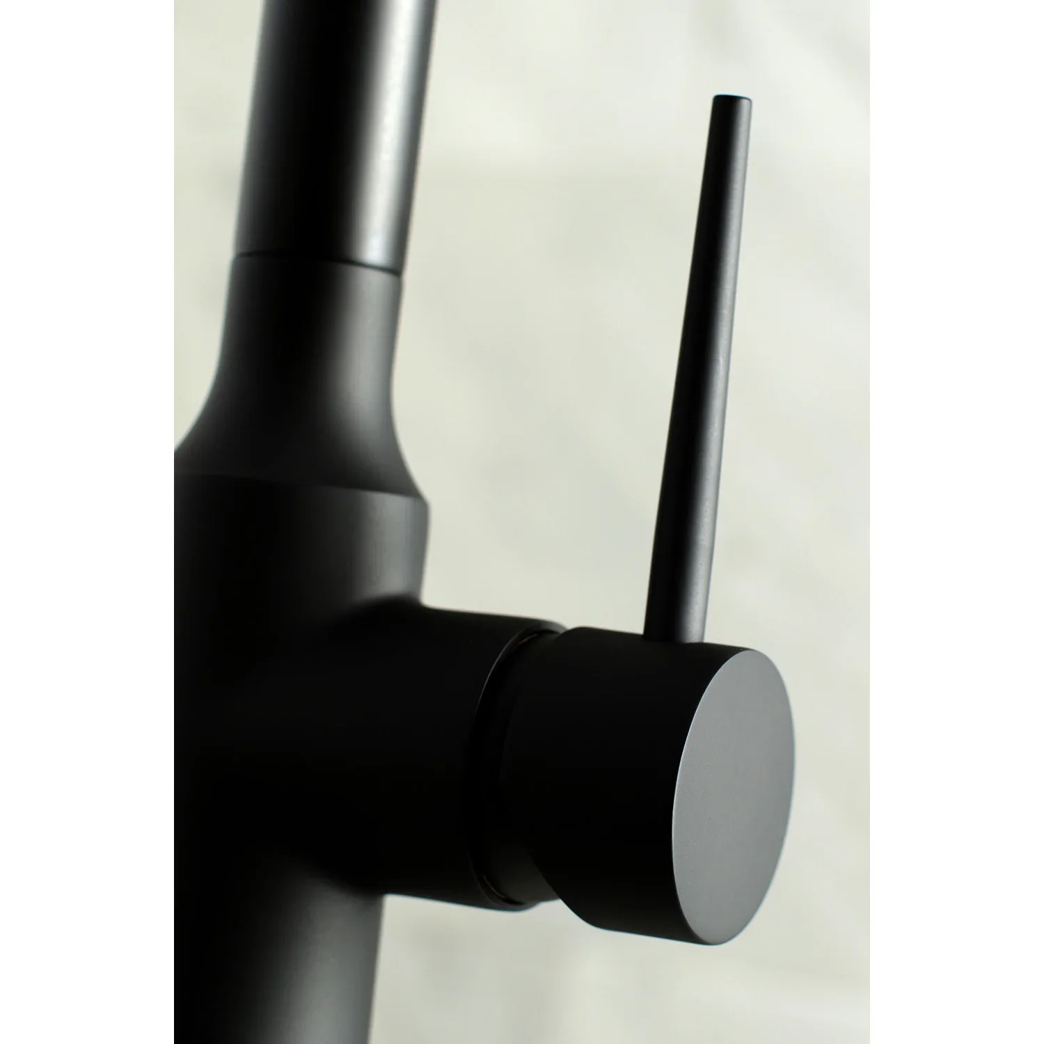 Kingston Brass Gourmetier New York Single-Handle Pull-Down Kitchen Faucet, Matte Black (LS2720NYL) - Image 6