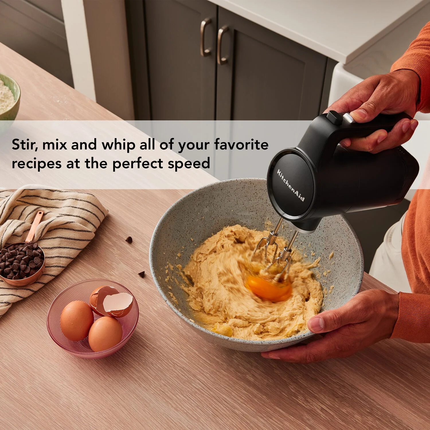 KitchenAid Go Cordless 12V Hand Mixer in Black Matte with Battery, USB-C Cable, Wall Adapter Included (KHMR762BM) - Image 3