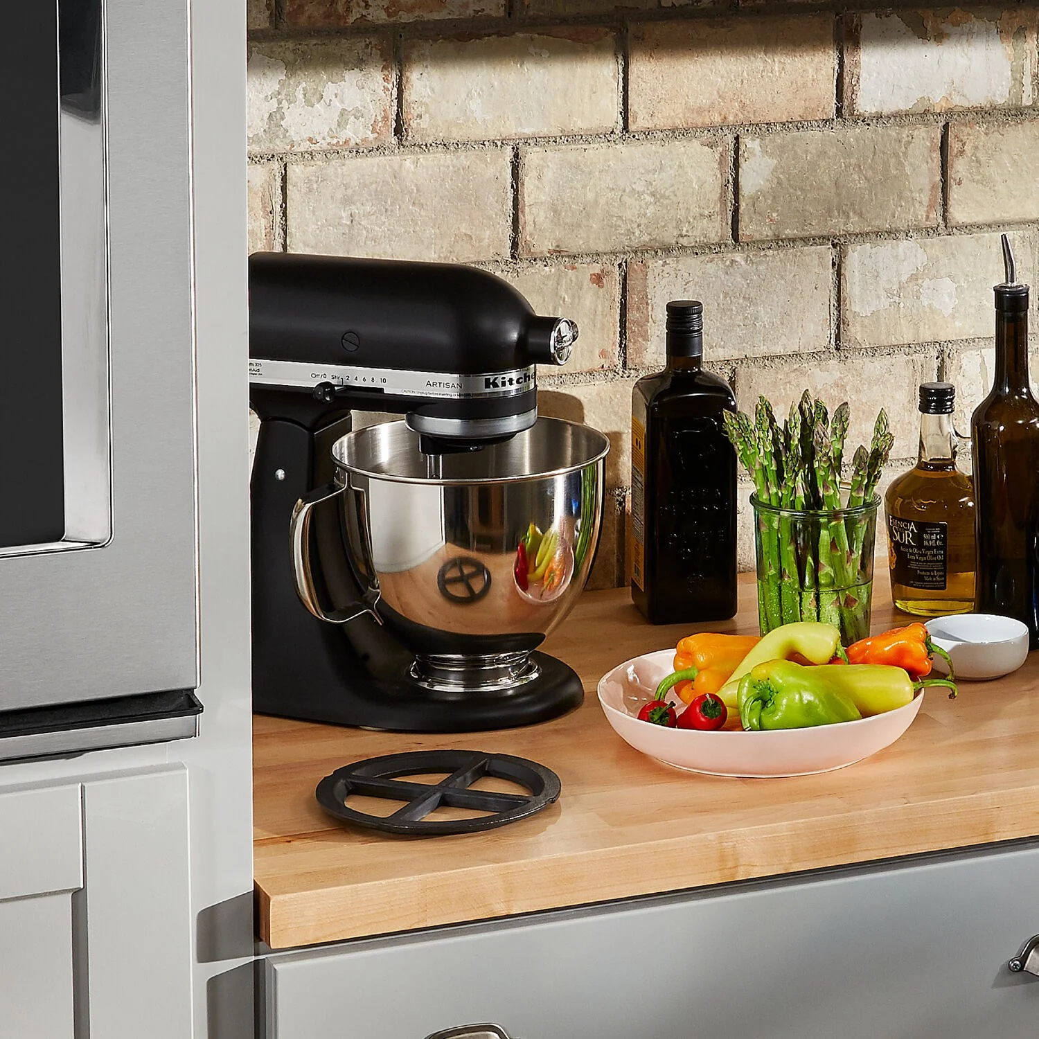 KitchenAid Artisan 5-Quart Tilt-Head Stand Mixer in Onyx Black (KSM150PSOB) - Image 2