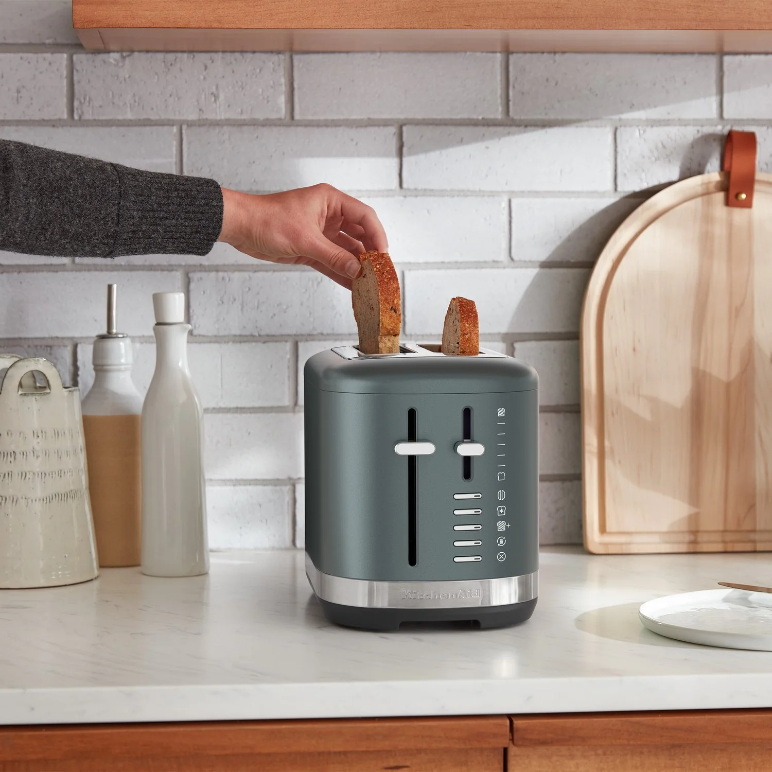 KitchenAid 2-Slice Toaster Toast, Bagel and Cancel Function in Juniper (KMT2109JP) - Image 2
