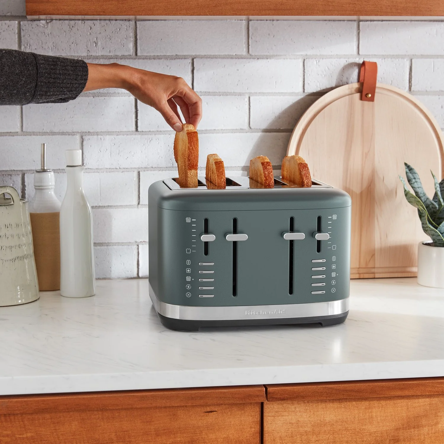 KitchenAid 4-Slice Toaster Toast, Bagel and Cancel Function in Juniper (KMT4109JP) - Image 3