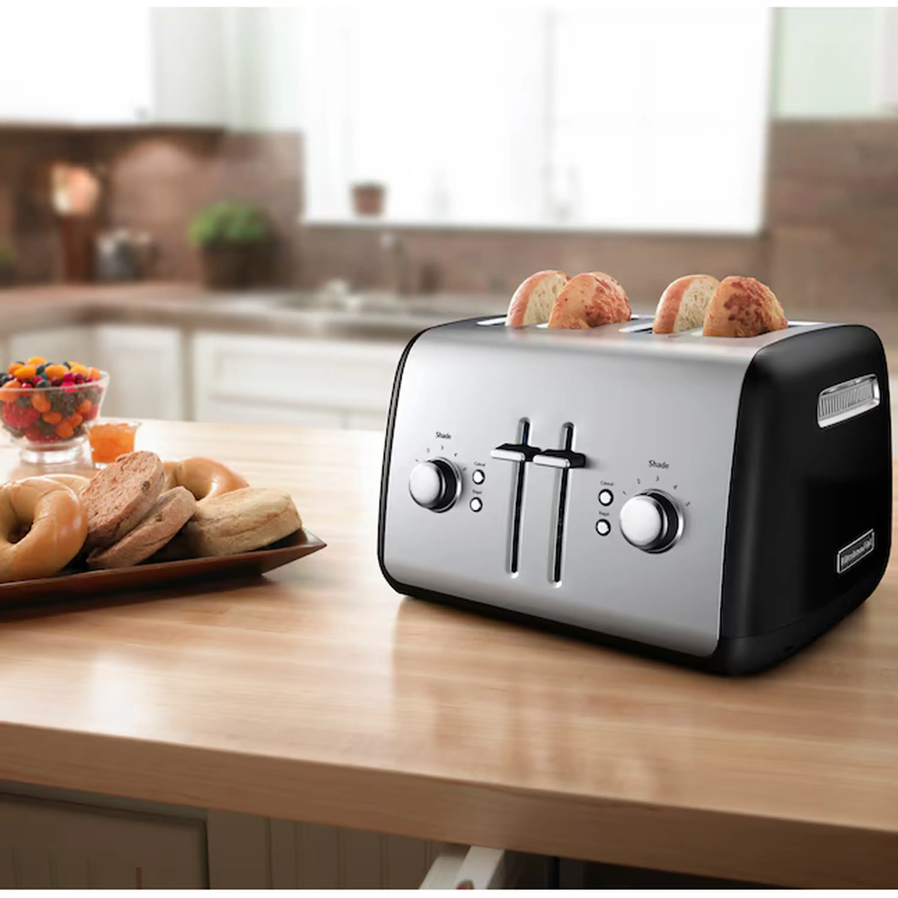KitchenAid 4 Slice Toaster with Manual Lift Lever in Onyx Black (KMT4115OB) - Image 2