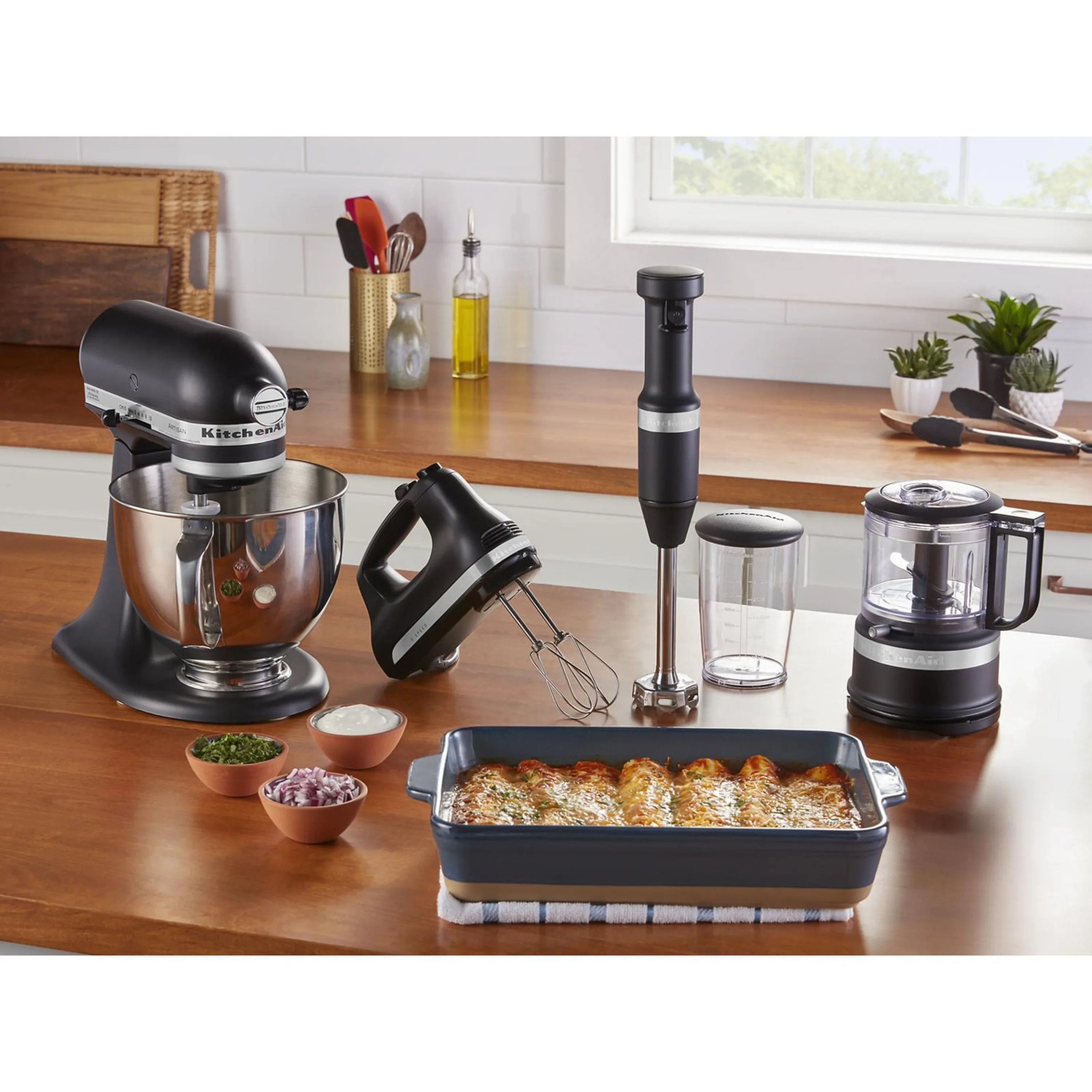 KitchenAid 5-Speed Ultra Power Hand Mixer in Black Matte (KHM512BM) - Image 2