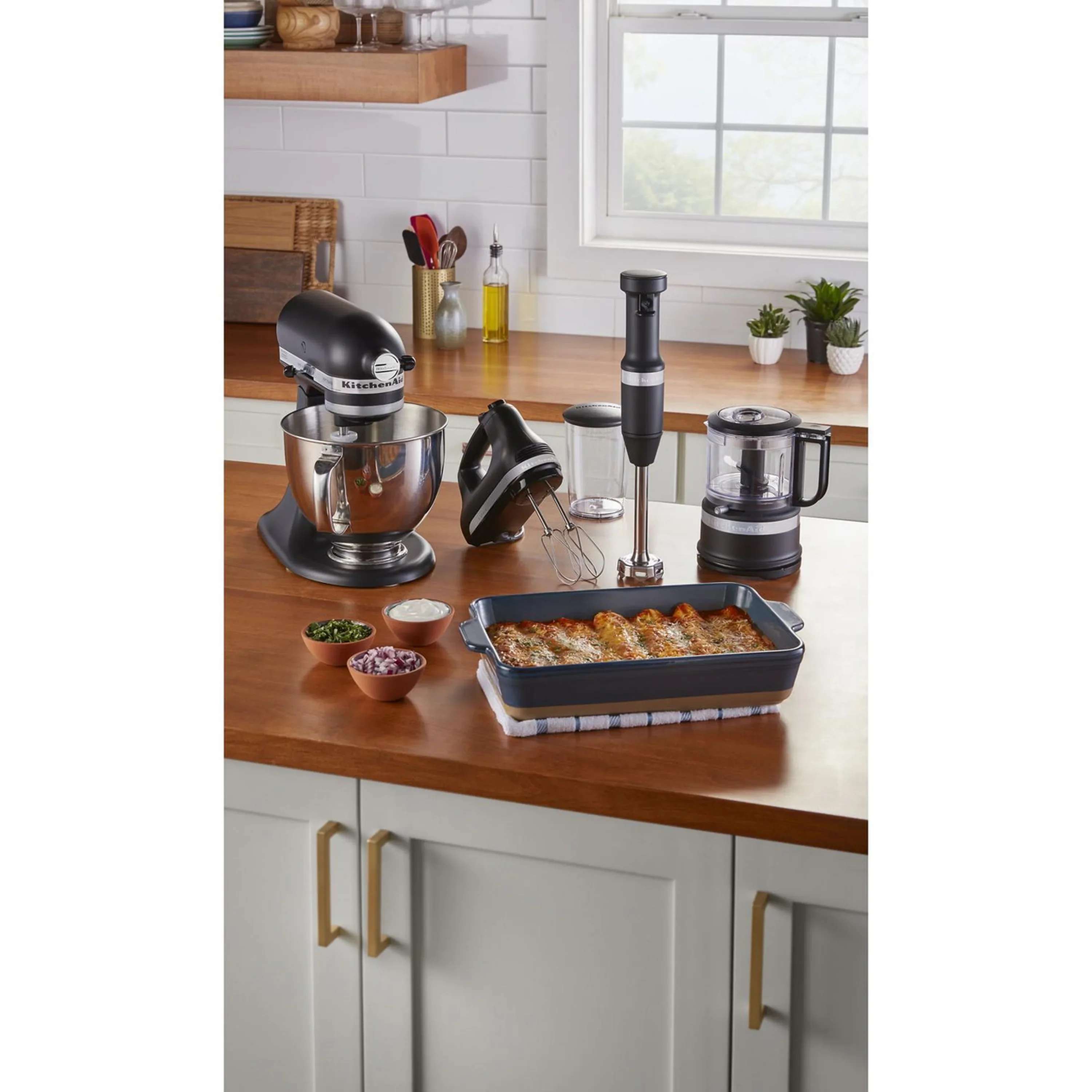 KitchenAid 5-Speed Ultra Power Hand Mixer in Black Matte (KHM512BM) - Image 3