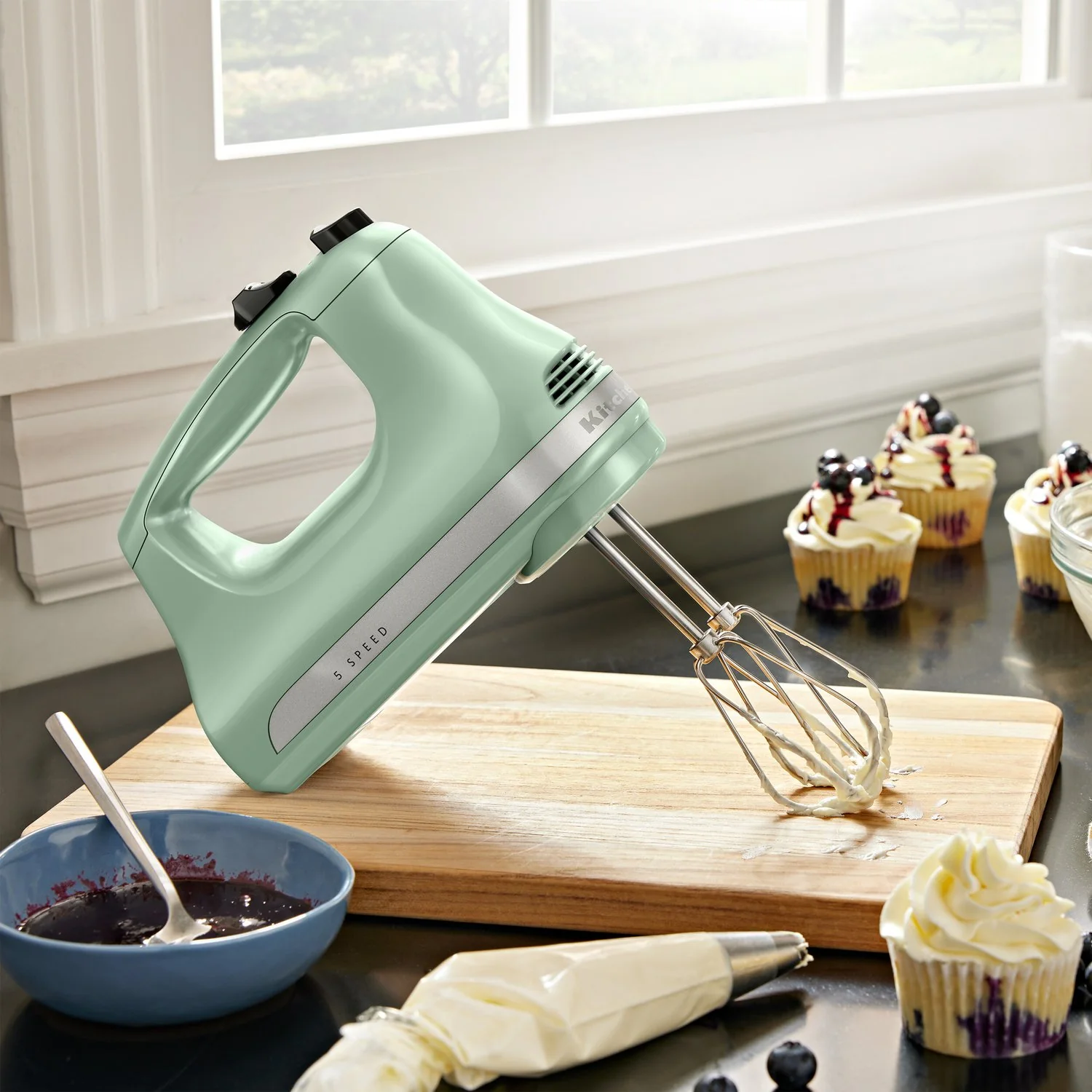 KitchenAid 5-Speed Ultra Power Hand Mixer in Pistacchio (KHM512PT) - Image 2