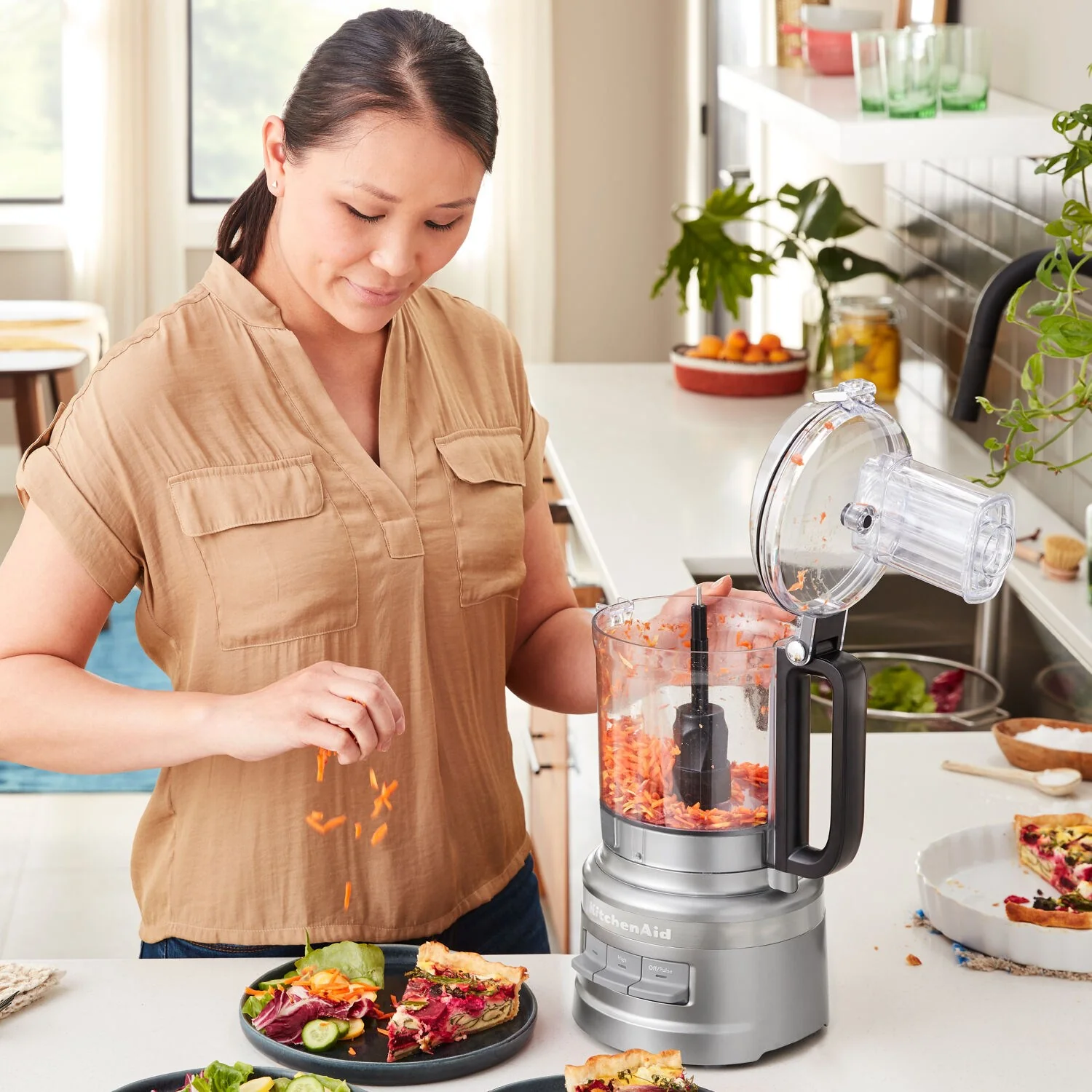 KitchenAid 7-Cup Food Processor with Slice-Shred Blade & Multipurpose Blade in Contour Silver (KFP0921CU) - Image 3