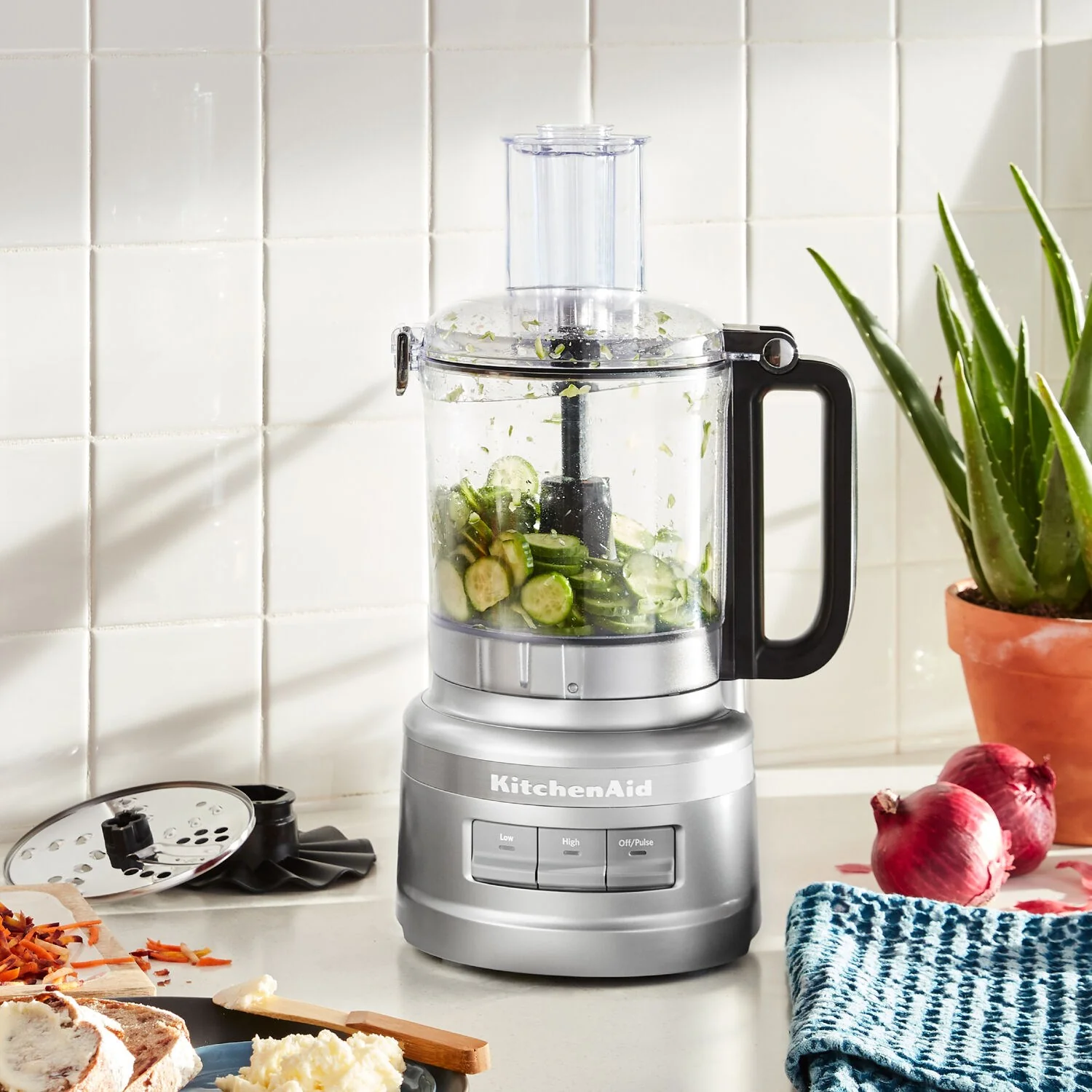 KitchenAid 7-Cup Food Processor with Slice-Shred Blade & Multipurpose Blade in Contour Silver (KFP0921CU) - Image 5