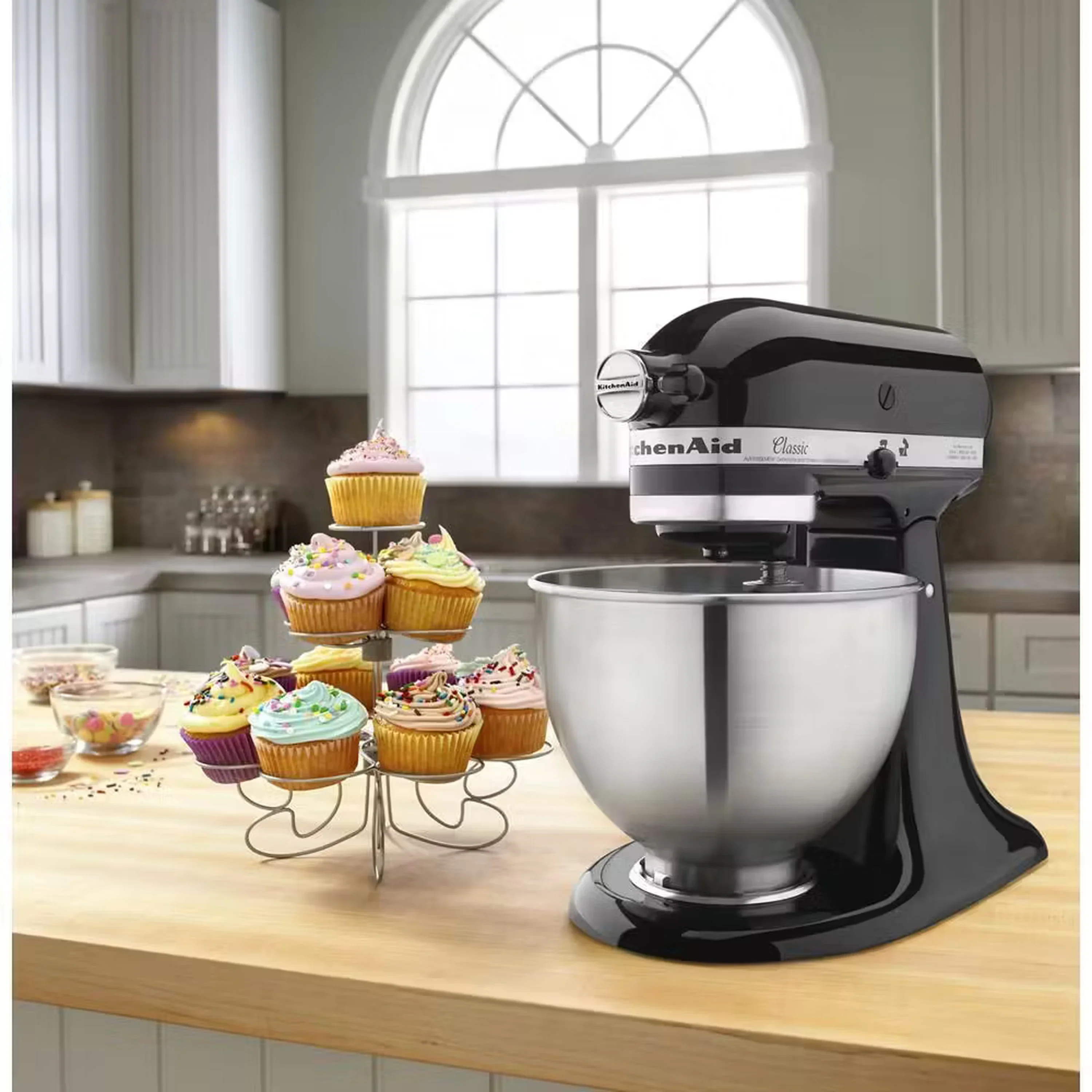 KitchenAid Classic Series 4.5 Quart Tilt-Head Stand Mixer in Onyx Black (K45SSOB) - Image 4