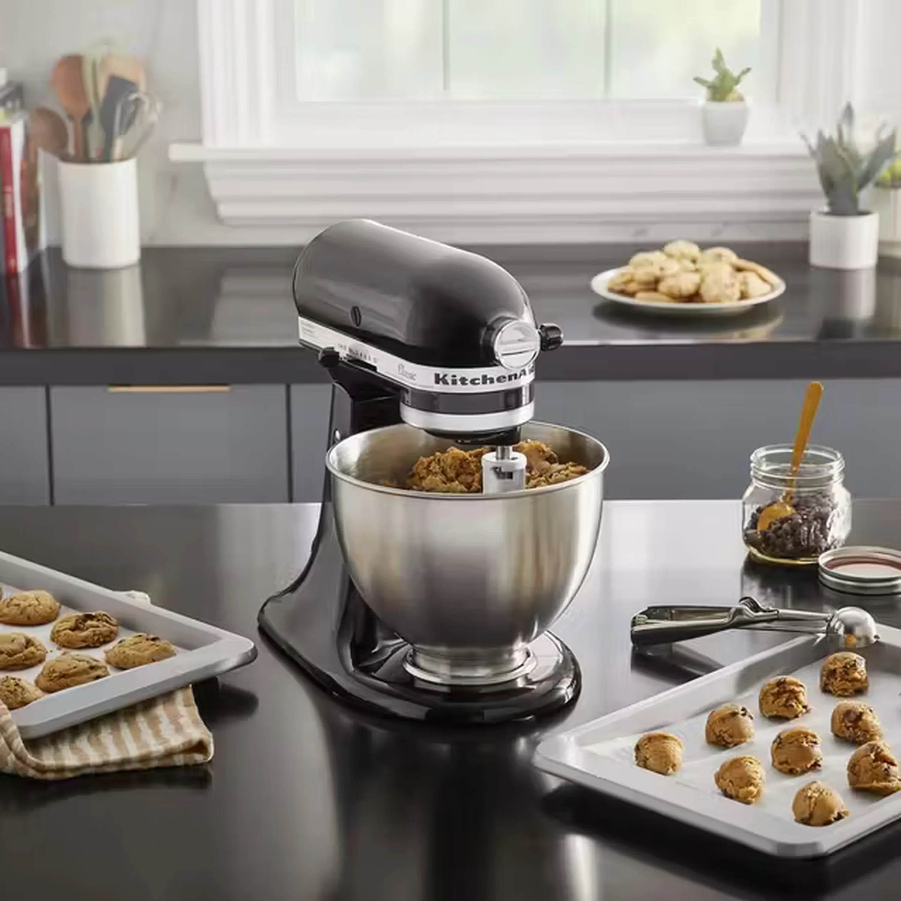 KitchenAid Classic Series 4.5 Quart Tilt-Head Stand Mixer in Onyx Black (K45SSOB) - Image 8