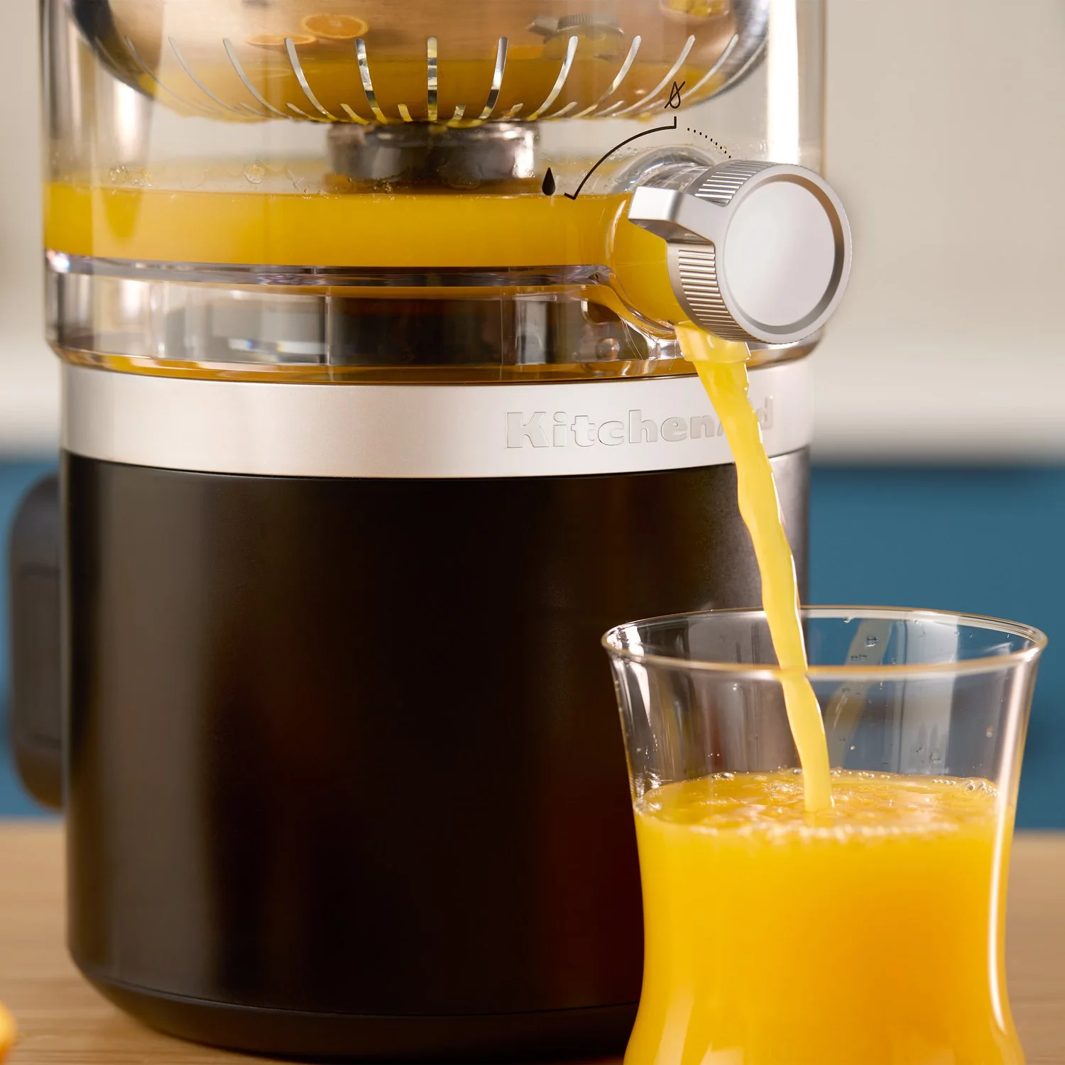 KitchenAid Cordless Go Citrus Juicer w/ Battery in Black Matte, Wall Adapter Included (KCJR161BM) - Image 2