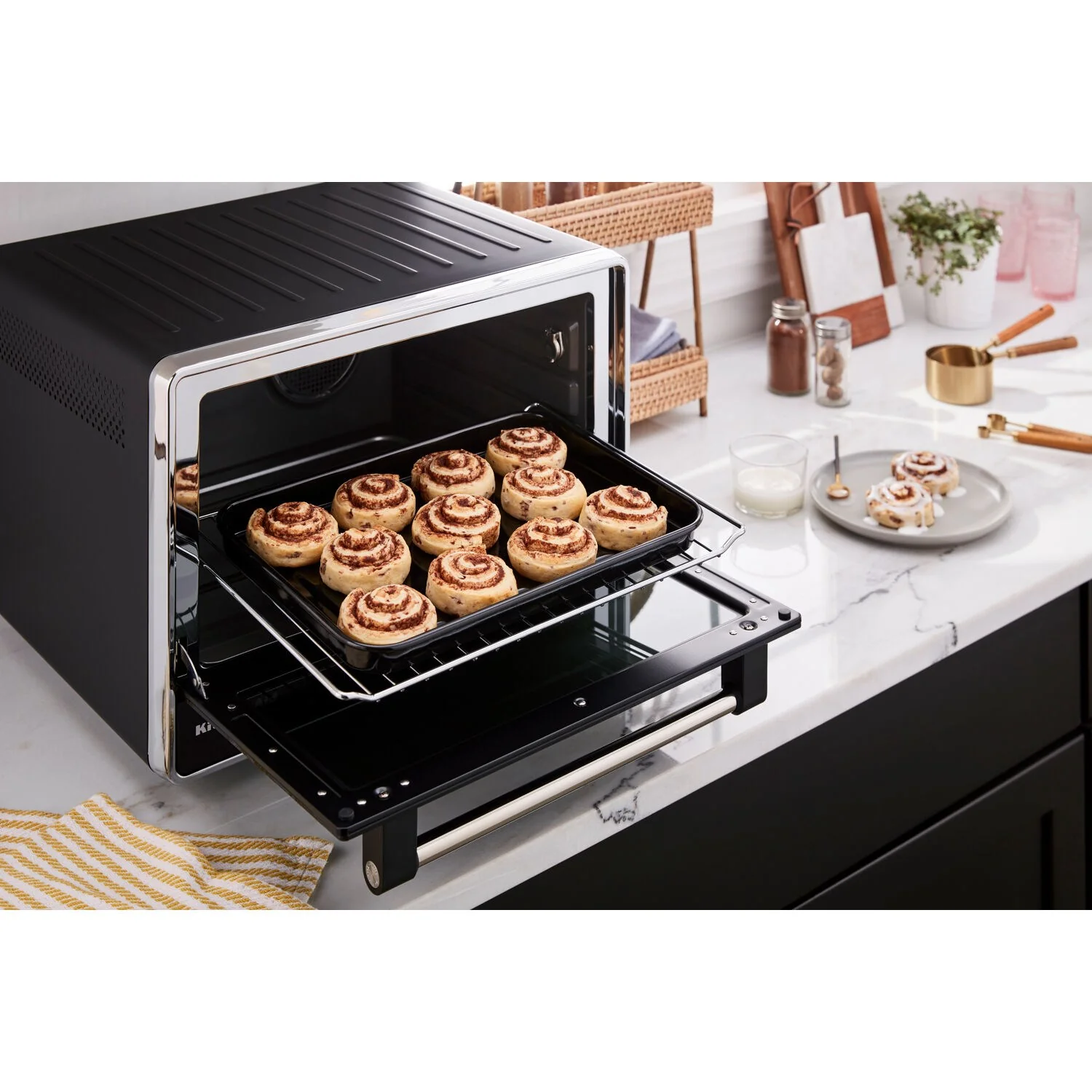 KitchenAid Dual Convection Countertop Oven with Air Fry & Temperature Probe in Black Matte (KCO224BM) - Image 3