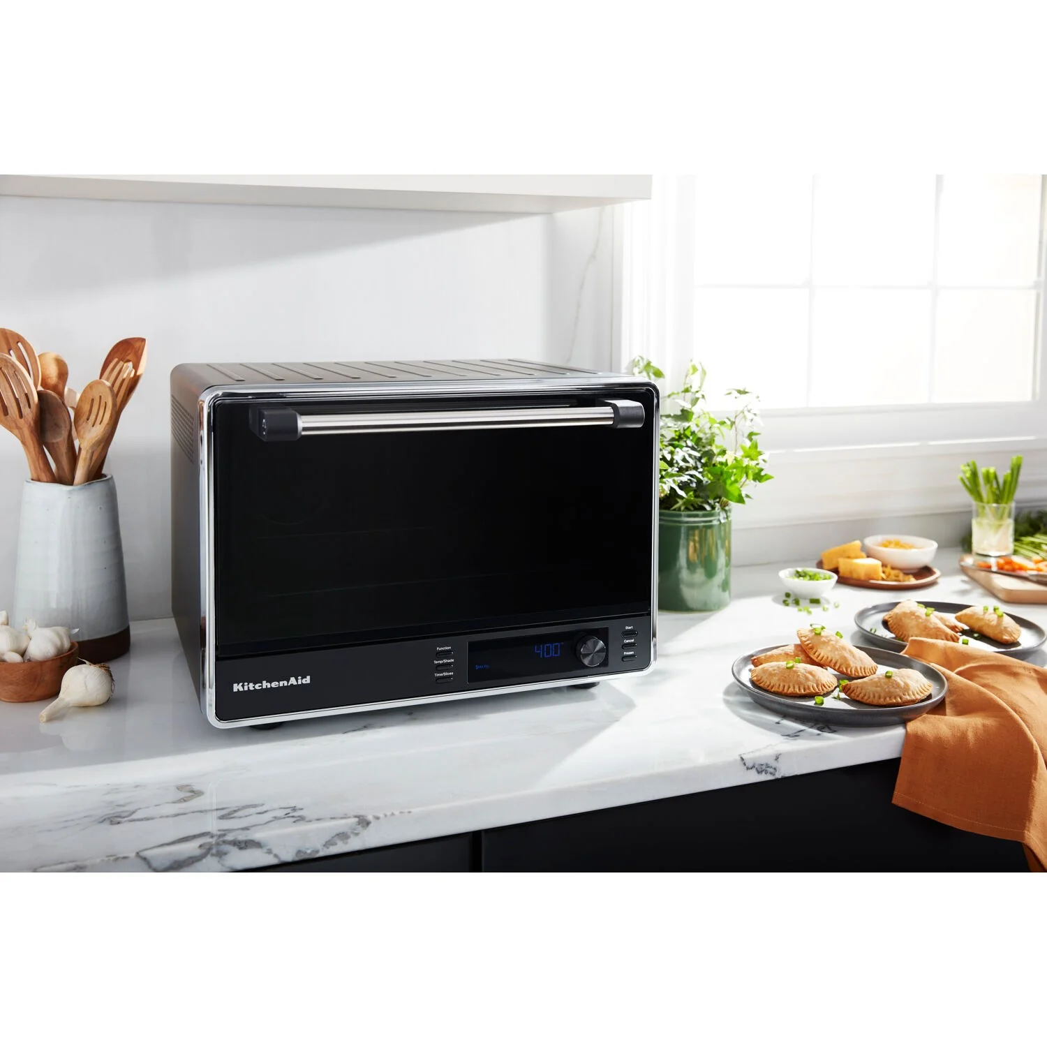 KitchenAid Dual Convection Countertop Oven with Air Fry & Temperature Probe in Black Matte (KCO224BM) - Image 4