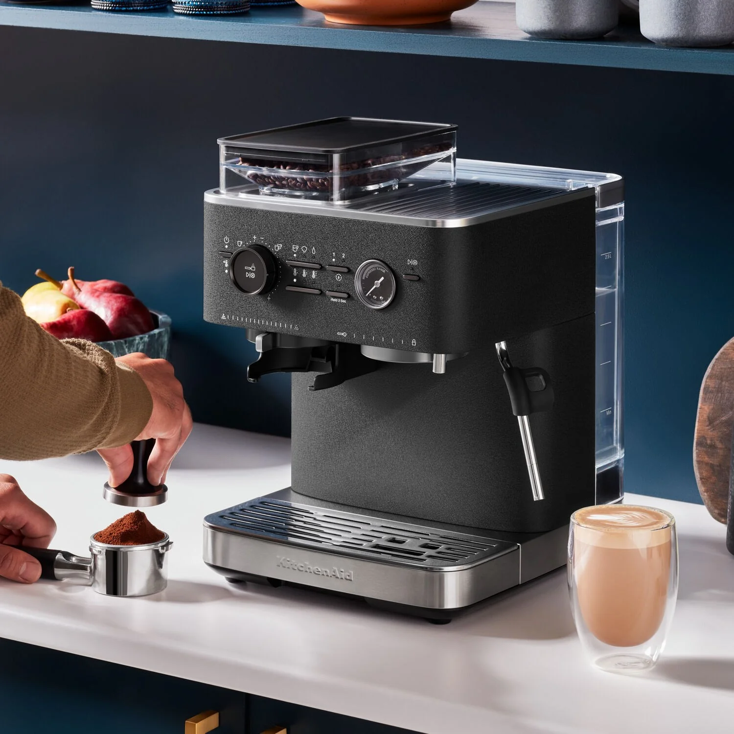 KitchenAid Semi-Automatic Espresso Machine with Burr Grinder in Cast Iron Black - 15 Bar Pump (KES6551BK) - Image 2
